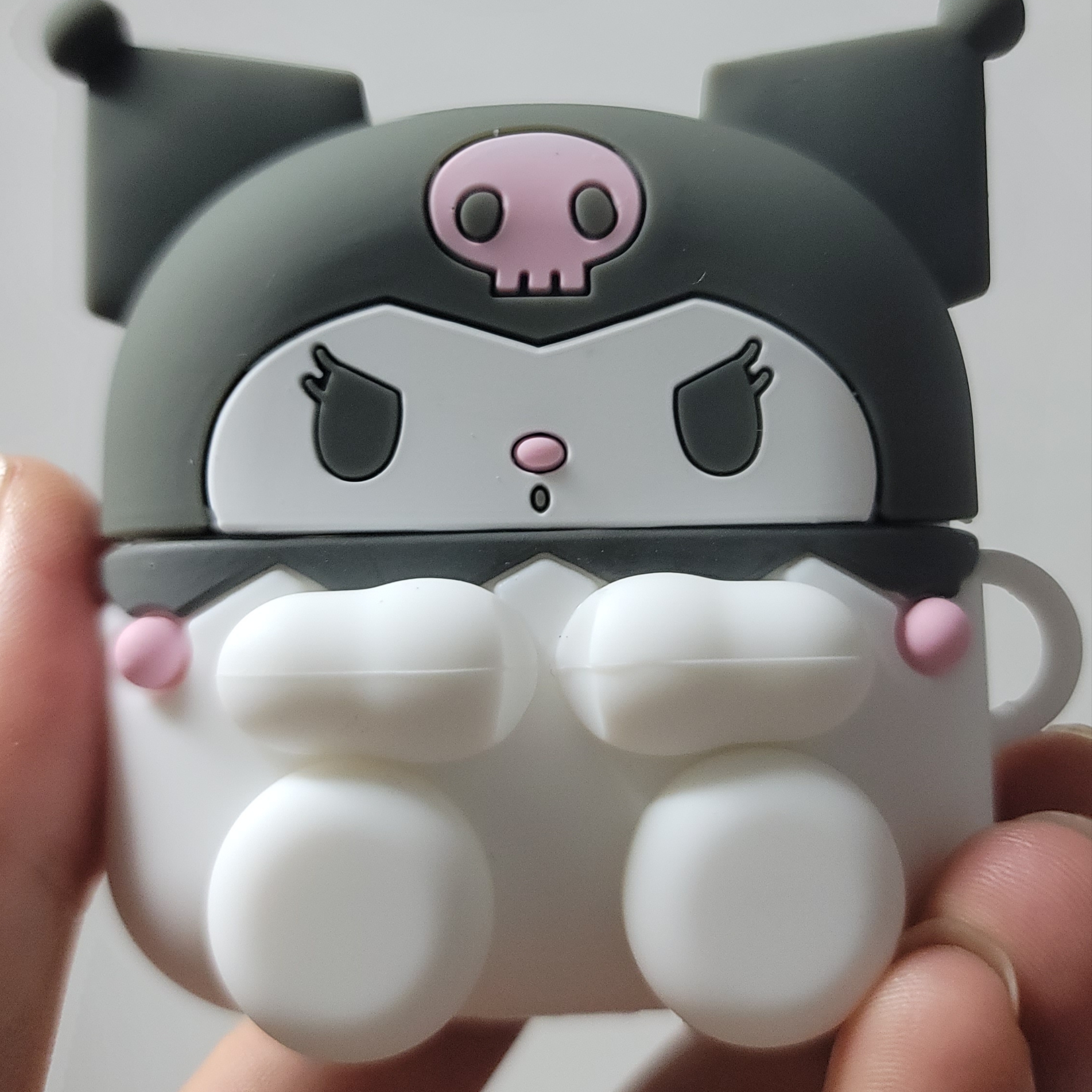 Sanrio Kuromi AirPods Pro Case 착용 스타일