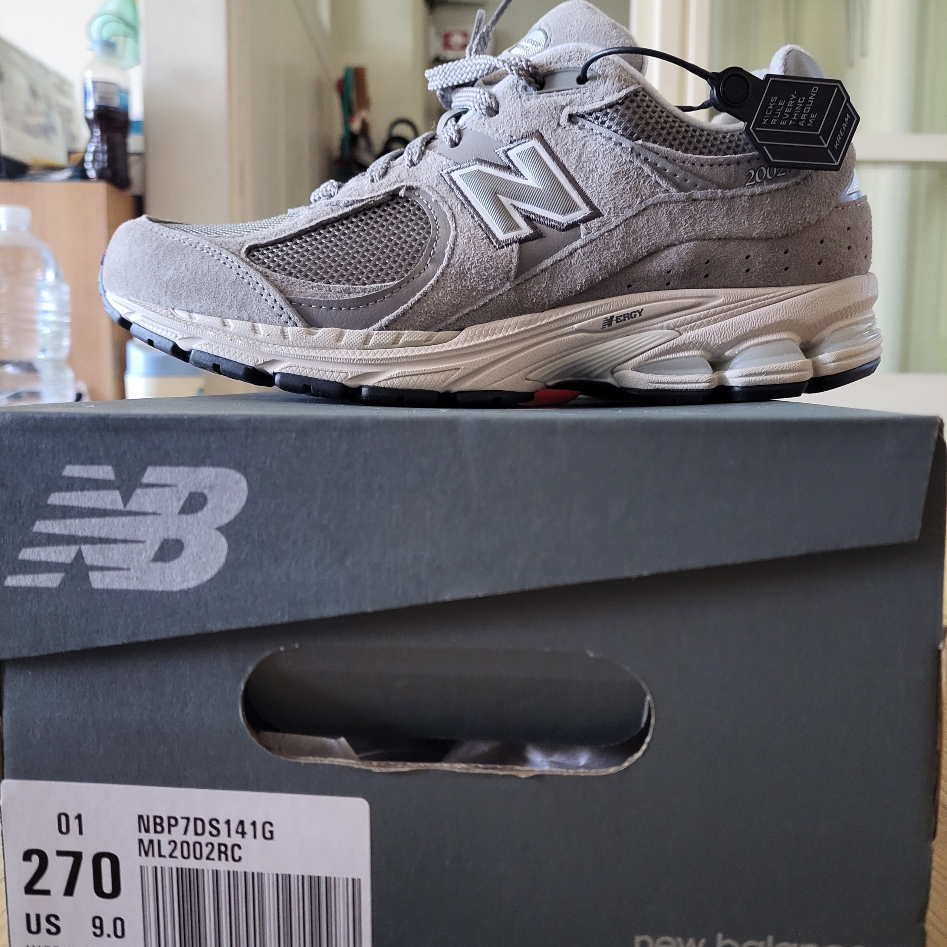 New Balance 2002R Grey 착용 스타일 - 4