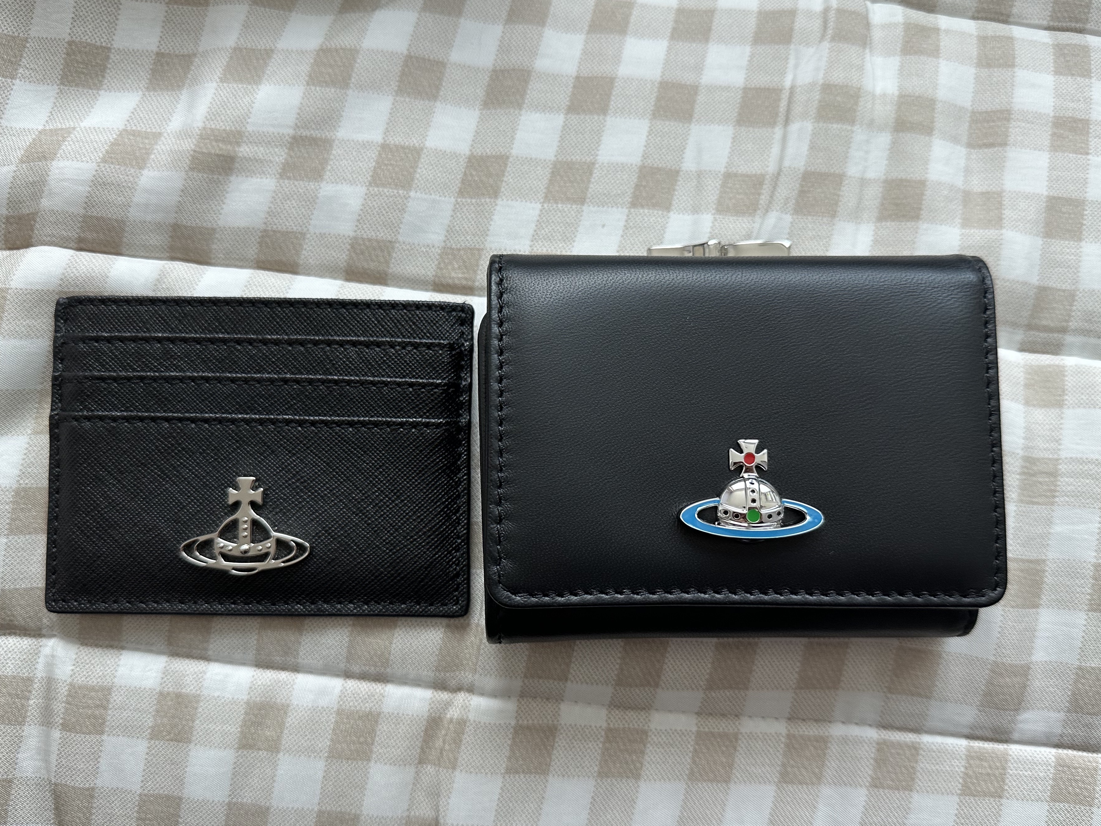 Vivienne Westwood Nappa Leather Small Frame Wallet Black 착용 스타일 - 3