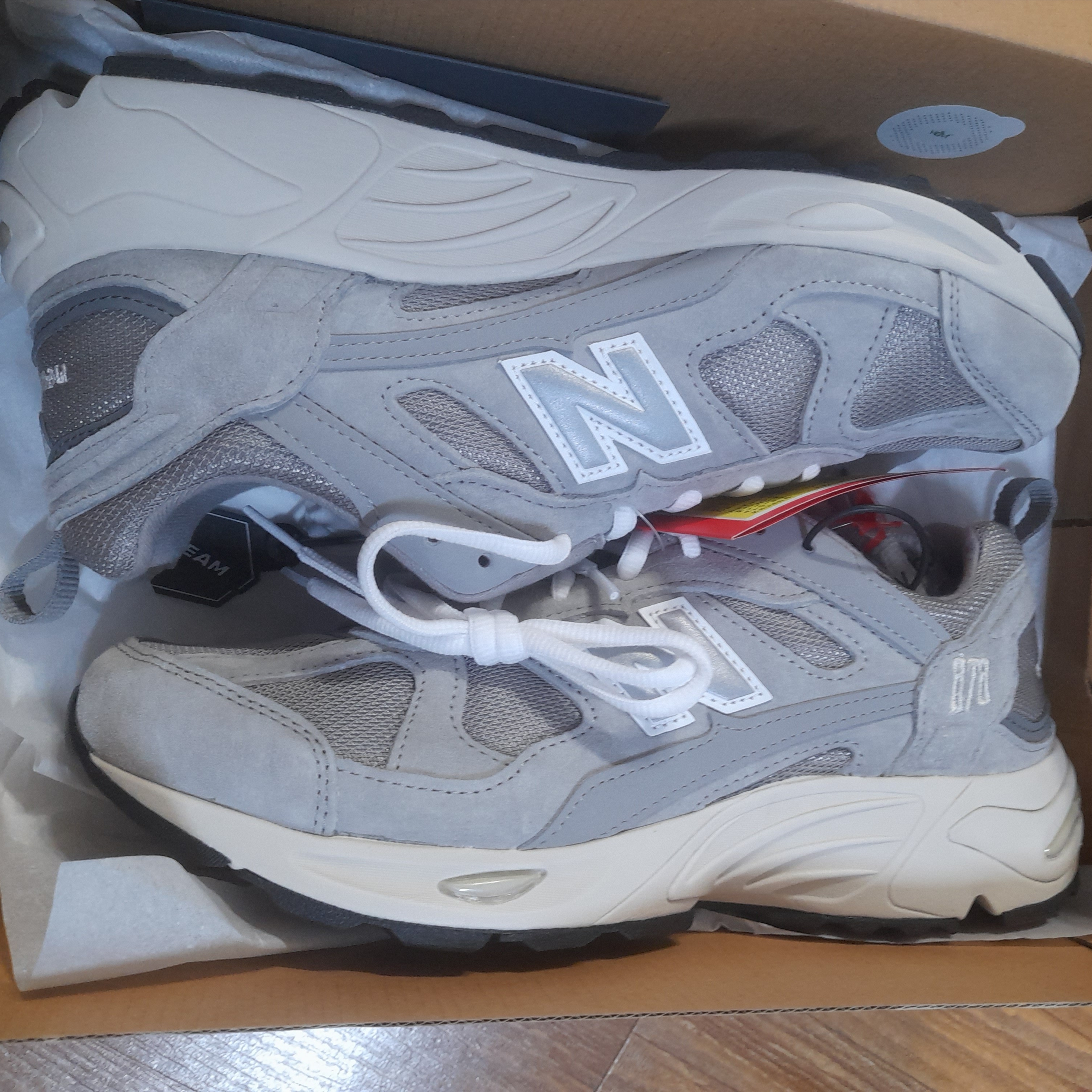 New Balance 878 Gray 착용 스타일 - 1