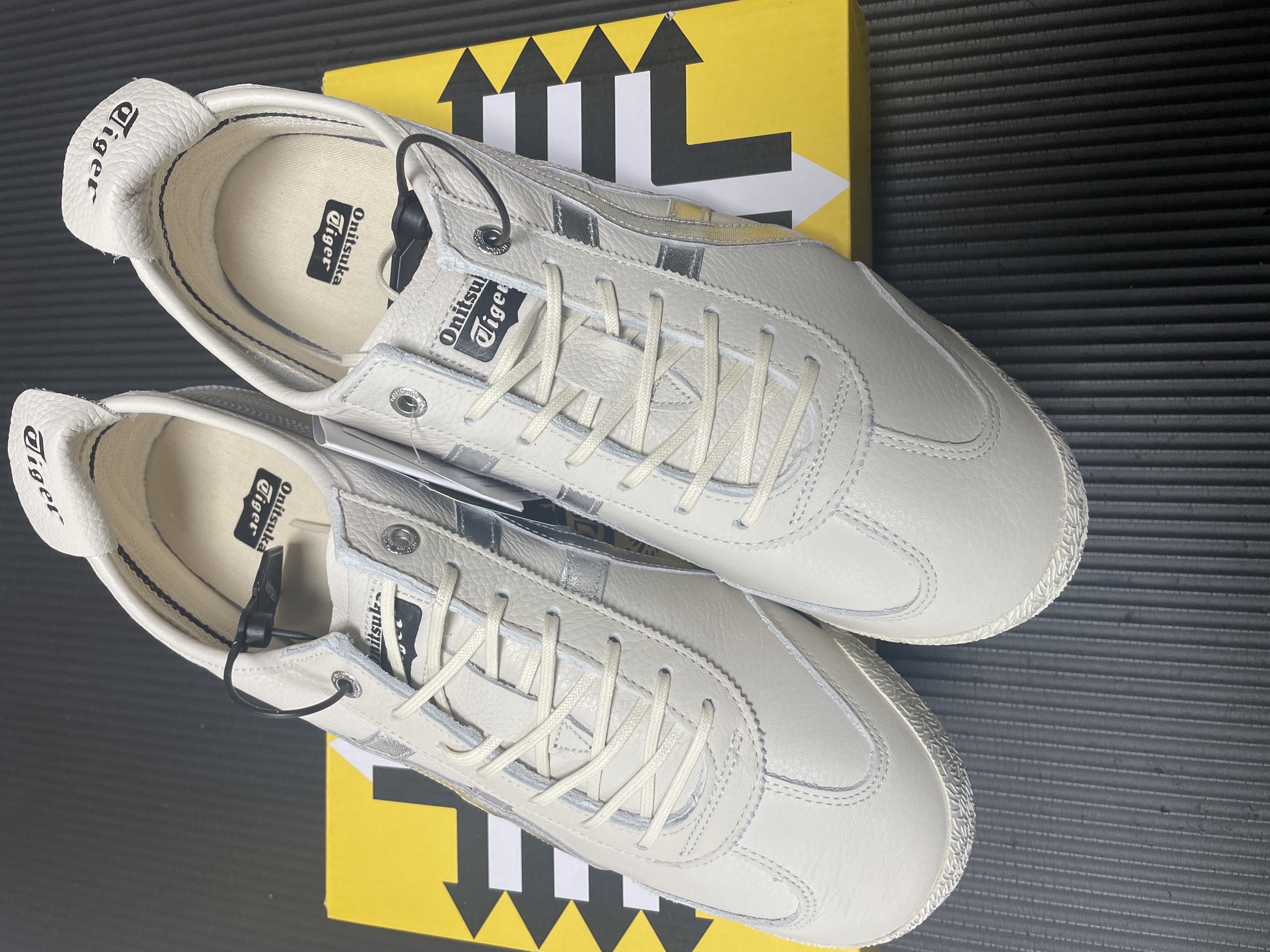 Onitsuka Tiger Mexico 66 SD Birch Silver 착용 스타일