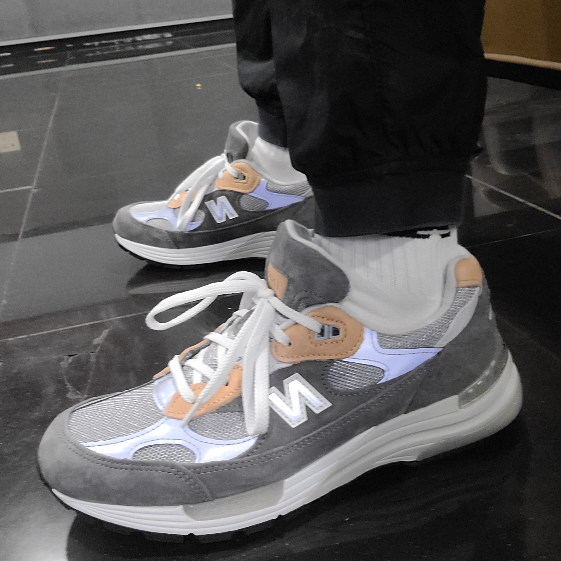 New Balance x Todd Snyder 992 Made in USA 10th Anniversary Grey Tan 착용 스타일