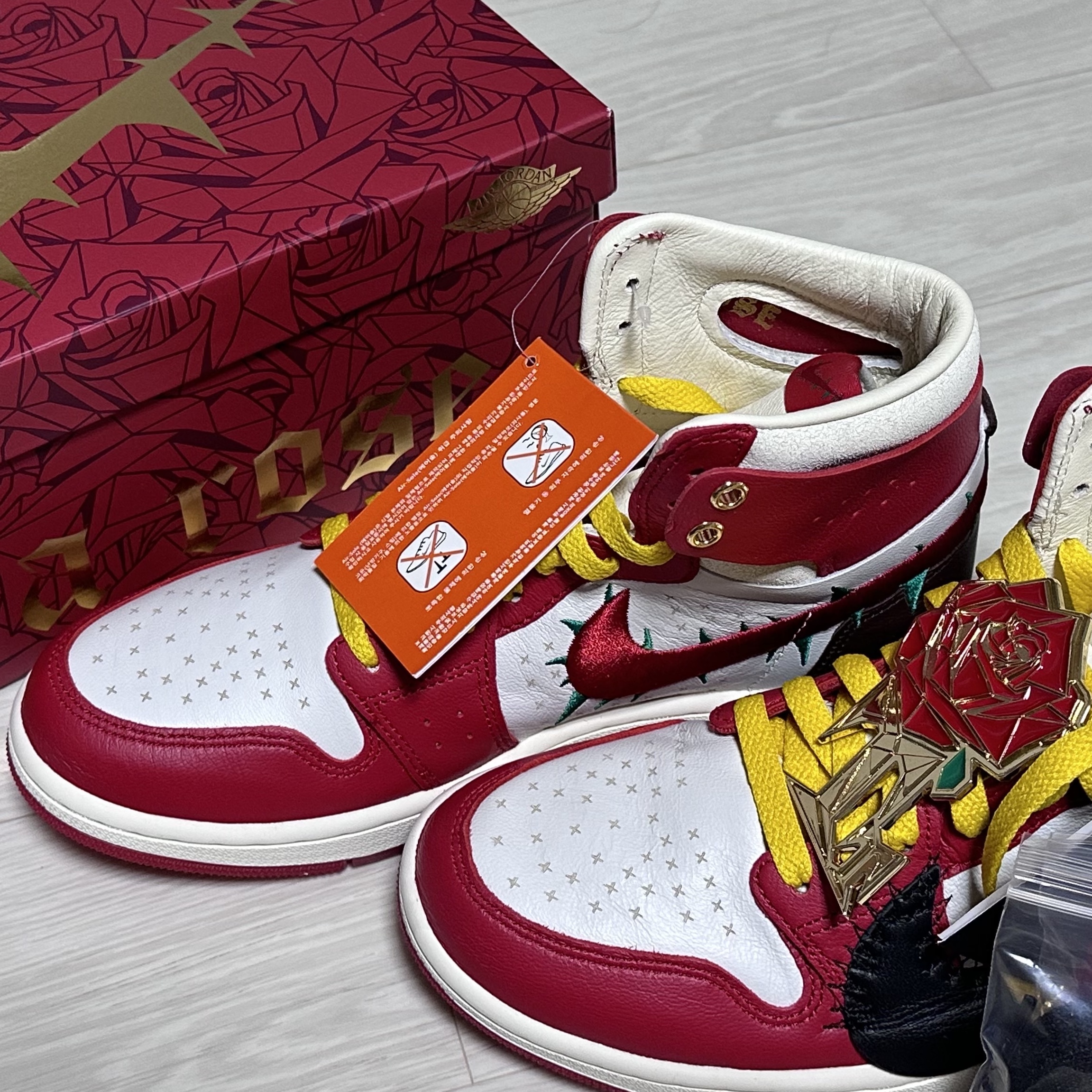 (W) Jordan 1 x Teyana Taylor Zoom CMFT 2 Gym Red 착용 스타일 - 1