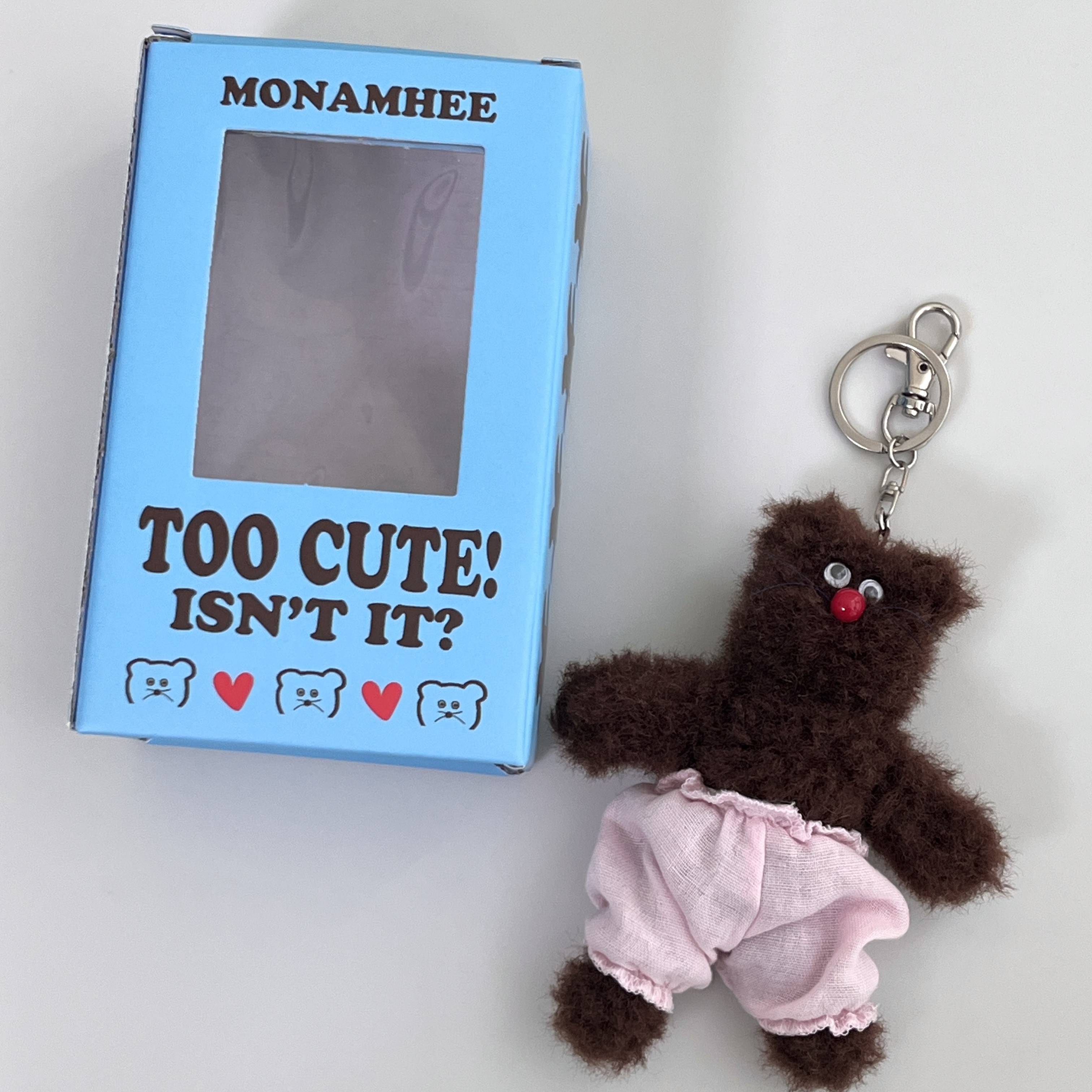 [KREAM 단독] Monamhee Bred Keyring with Pink Pants Brown 착용 스타일 - 2