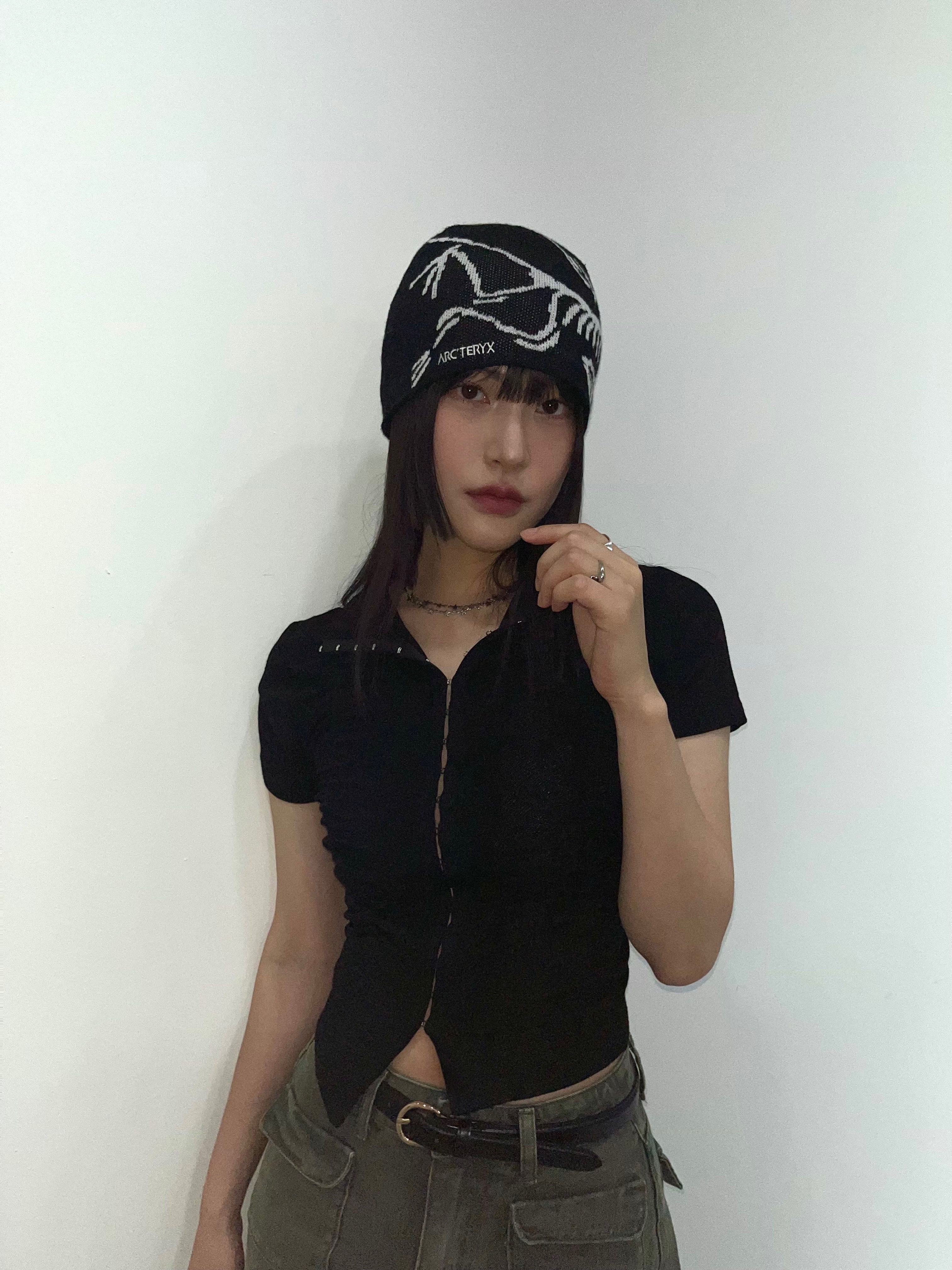 Arc'teryx Bird Head Toque Orca, Nike Air Force 1 '07 Low Triple Black 착용 스타일 - 2