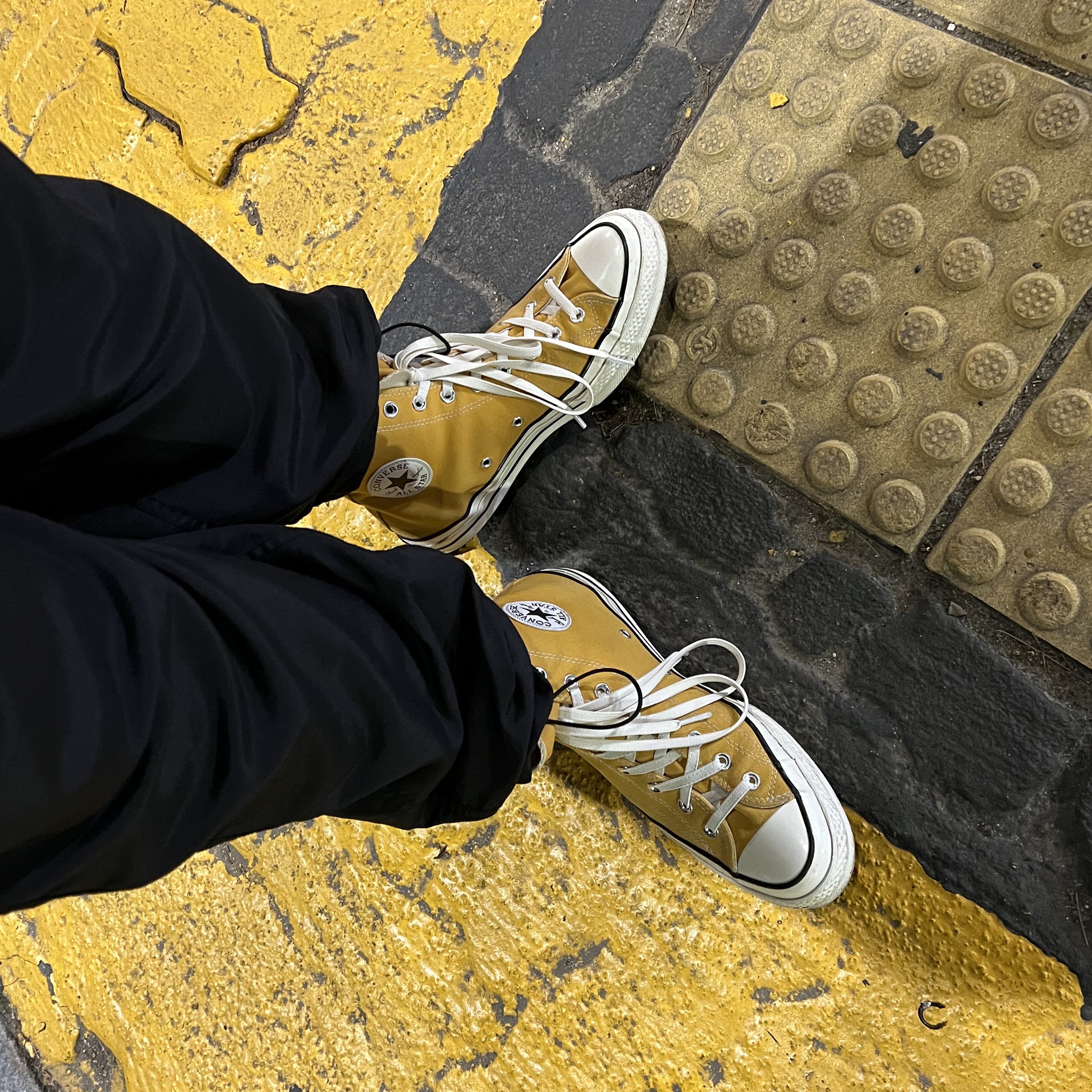 Converse Chuck 70 High Vintage Canvas Sunflower 착용 스타일 - 3