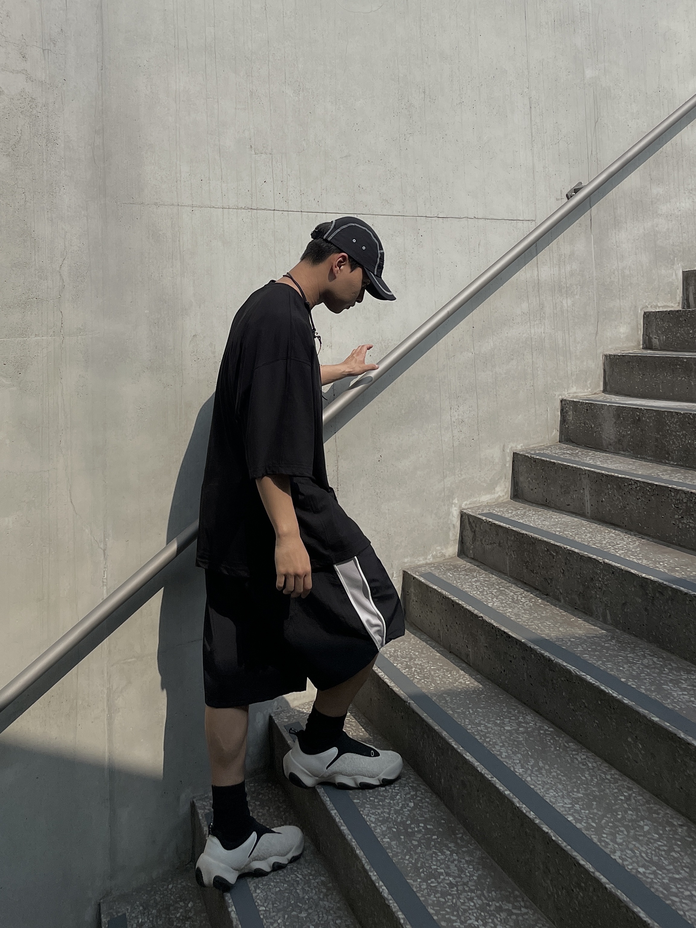 Oakley Factory Team x Brain Dead Flesh Milk Black, Supreme Reflective Stitch Camp Cap Black - 23SS 착용 스타일