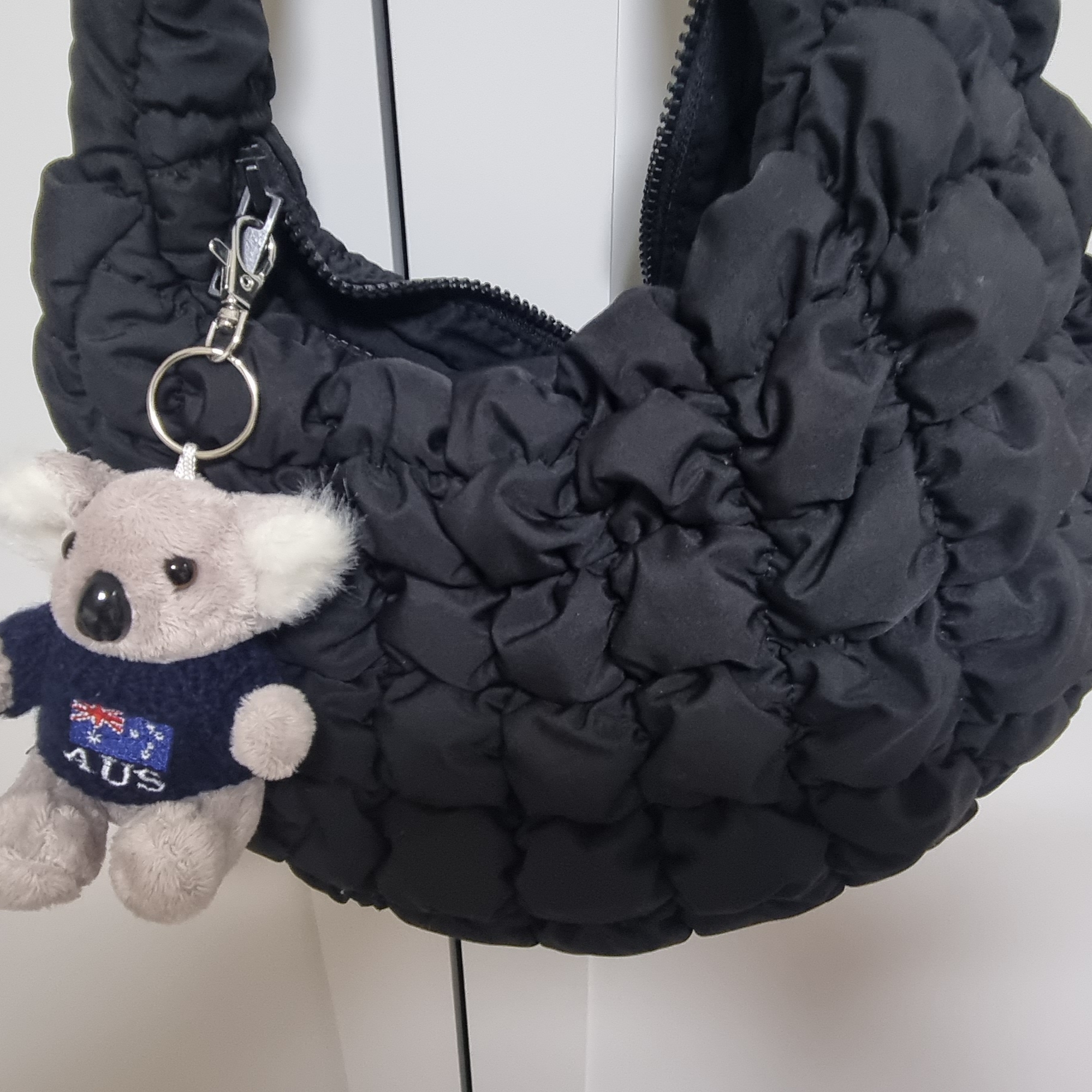 COS Quilted Mini Bag Black 착용 스타일 - 2