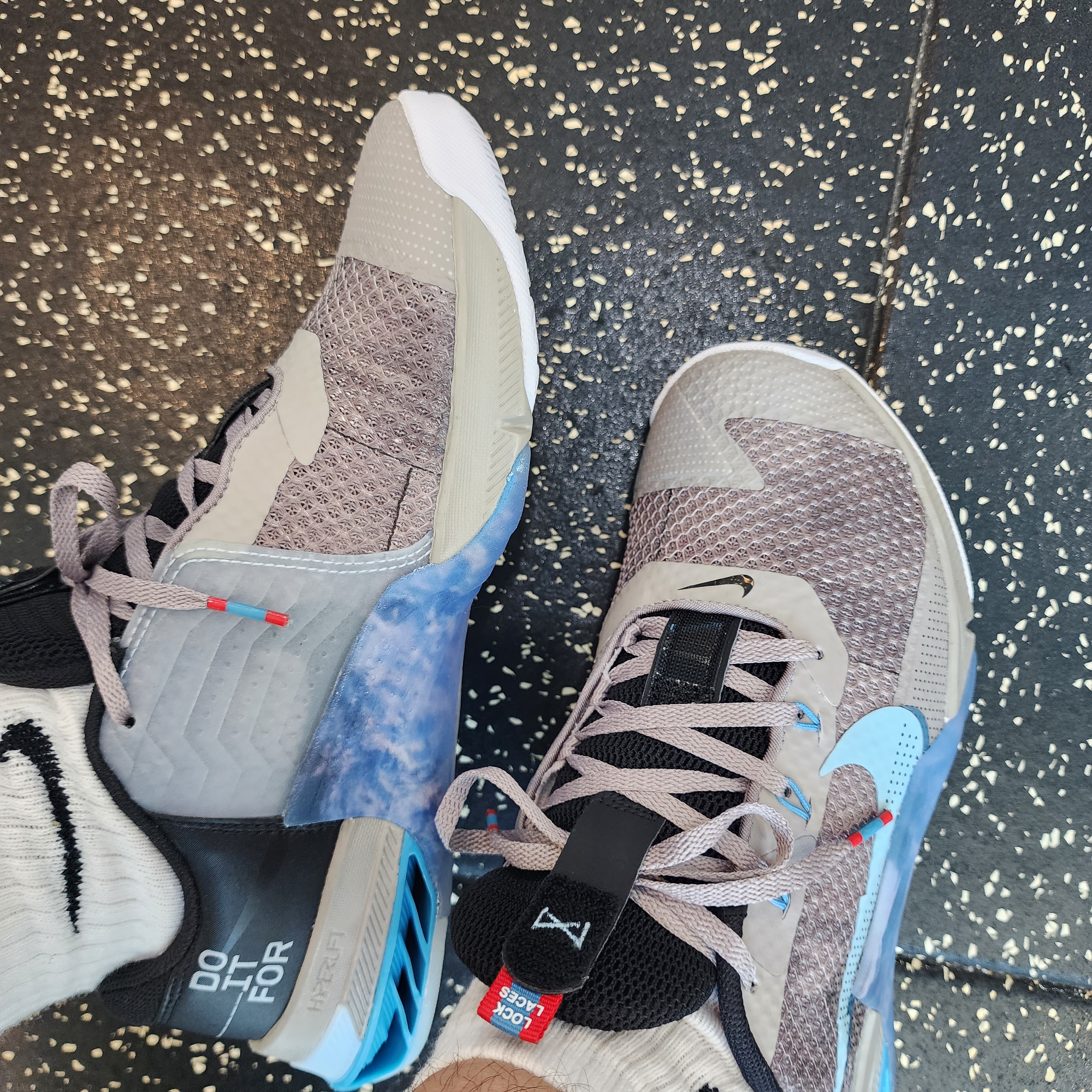 Nike Metcon 7 AMP Enigma Stone Boarder Blue 착용 스타일