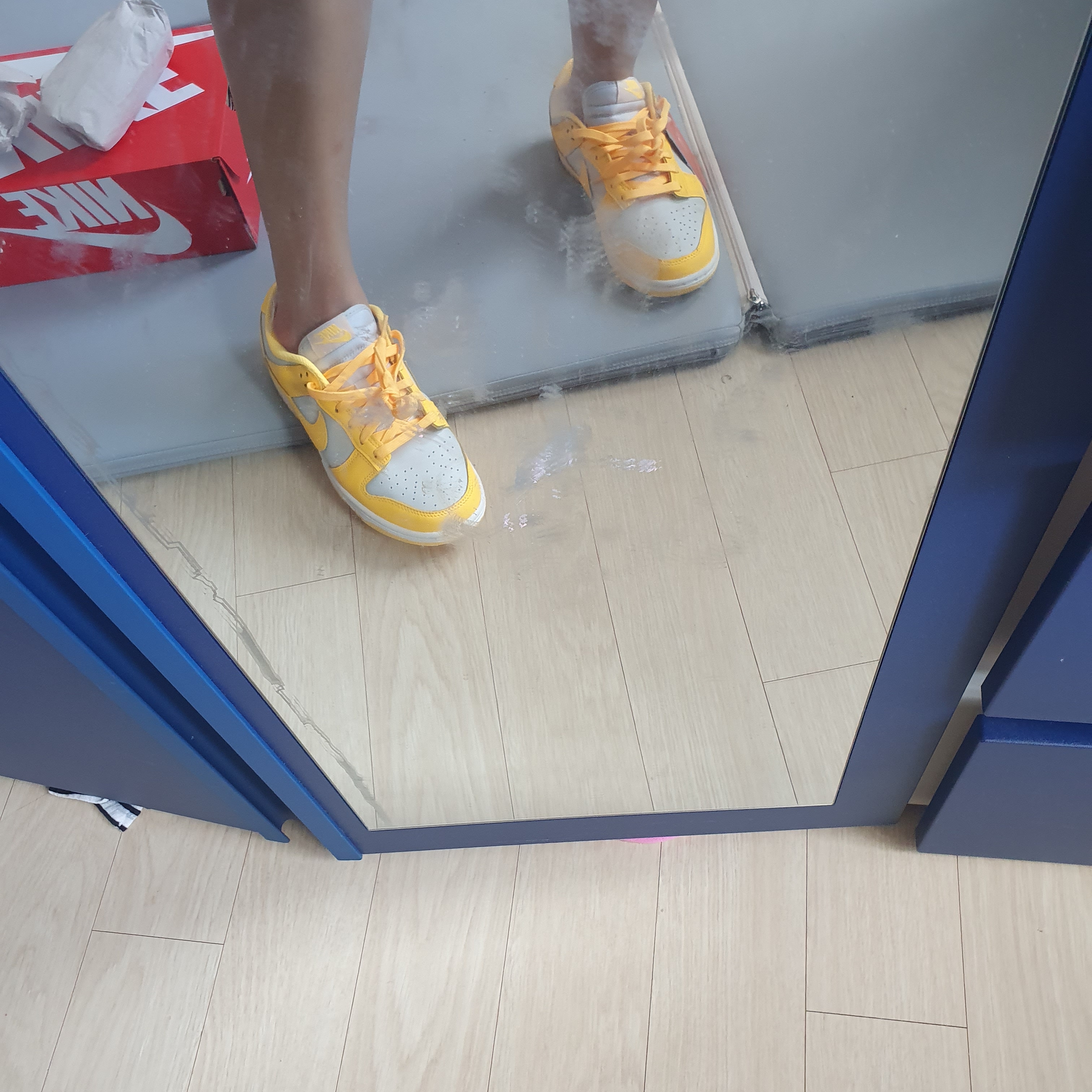 (W) Nike Dunk Low Light Bone Citron Pulse 착용 스타일 - 1