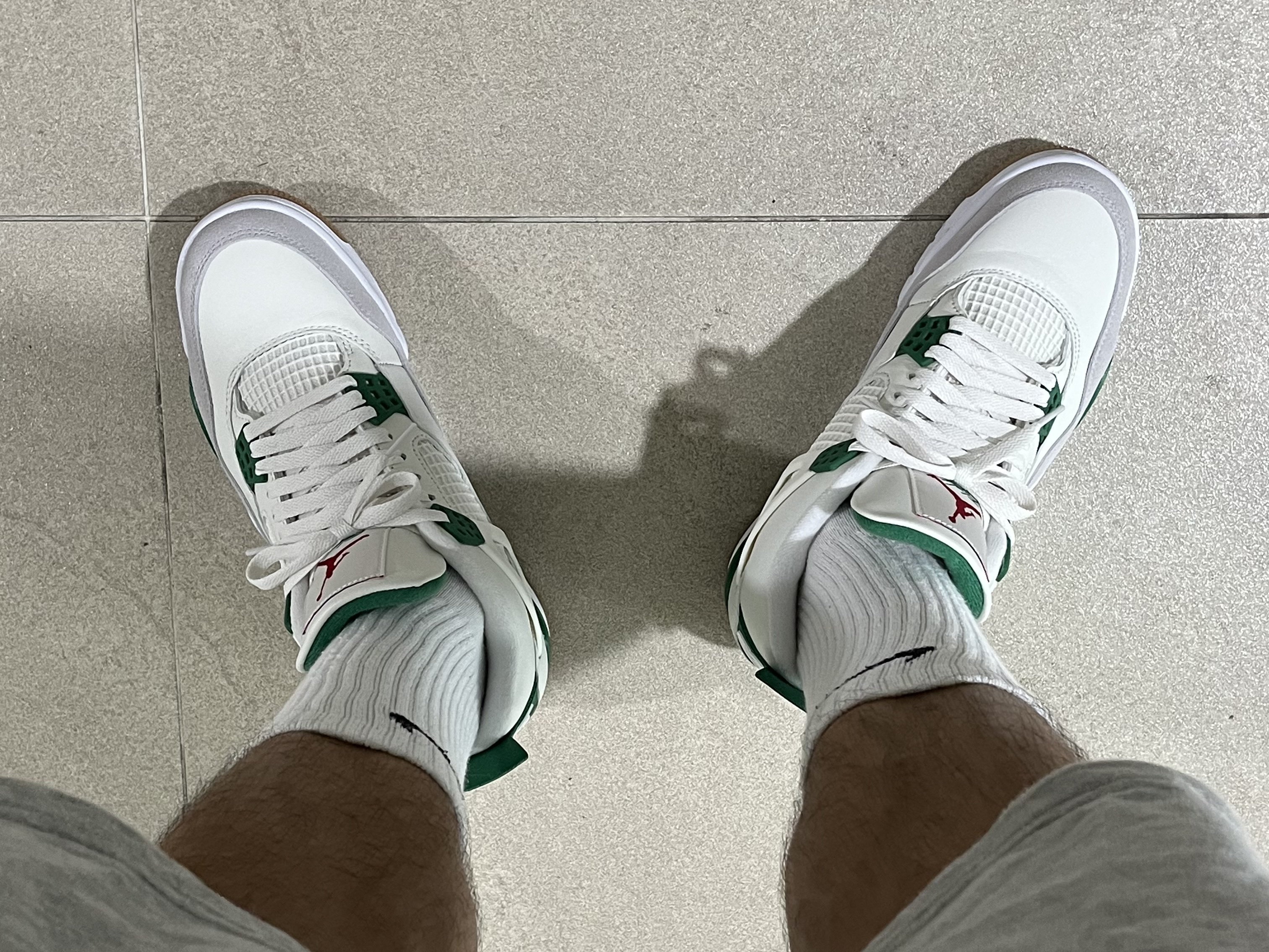 Jordan 4 x Nike SB Retro SP Pine Green 착용 스타일 - 1