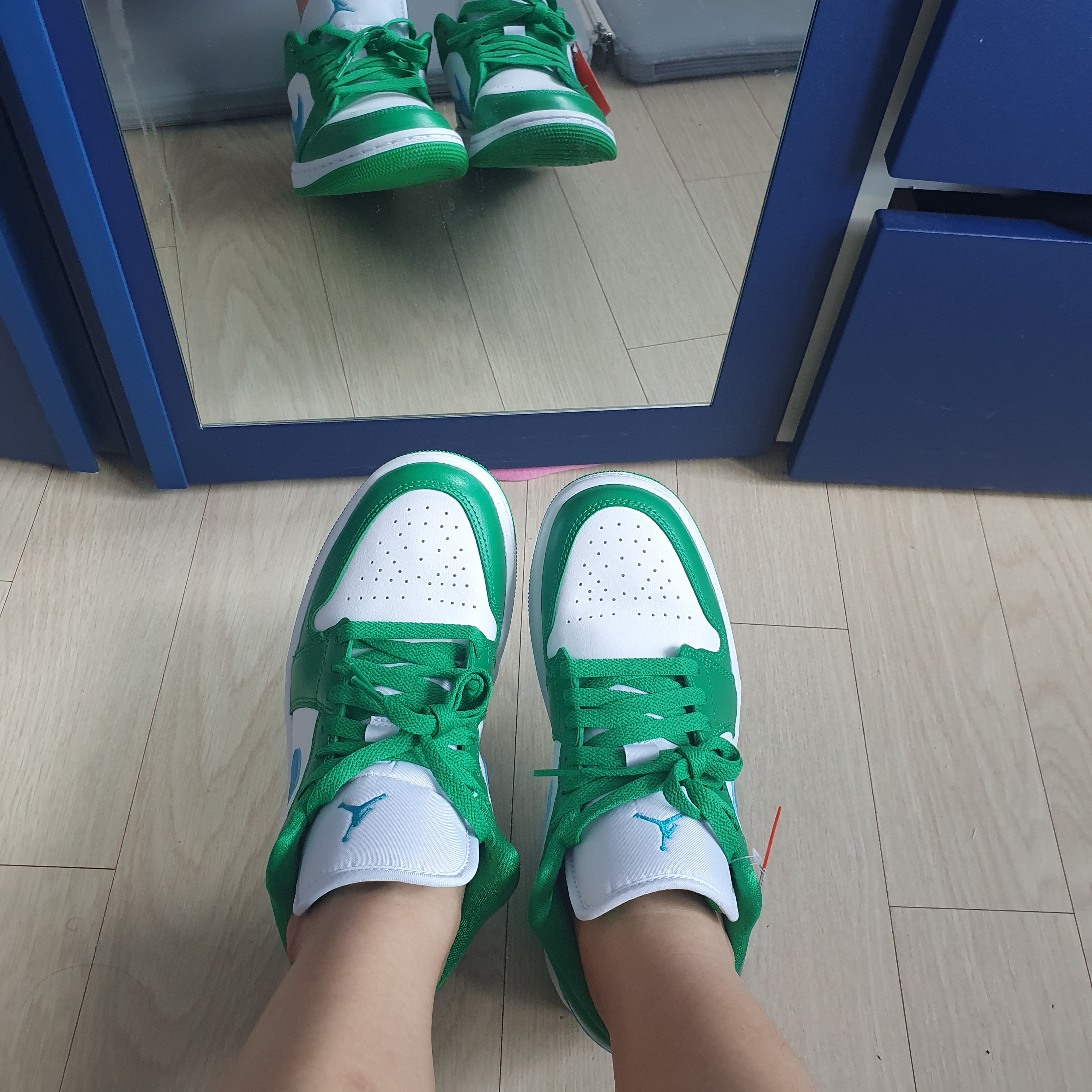 (W) Jordan 1 Low Lucky Green 착용 스타일 - 1