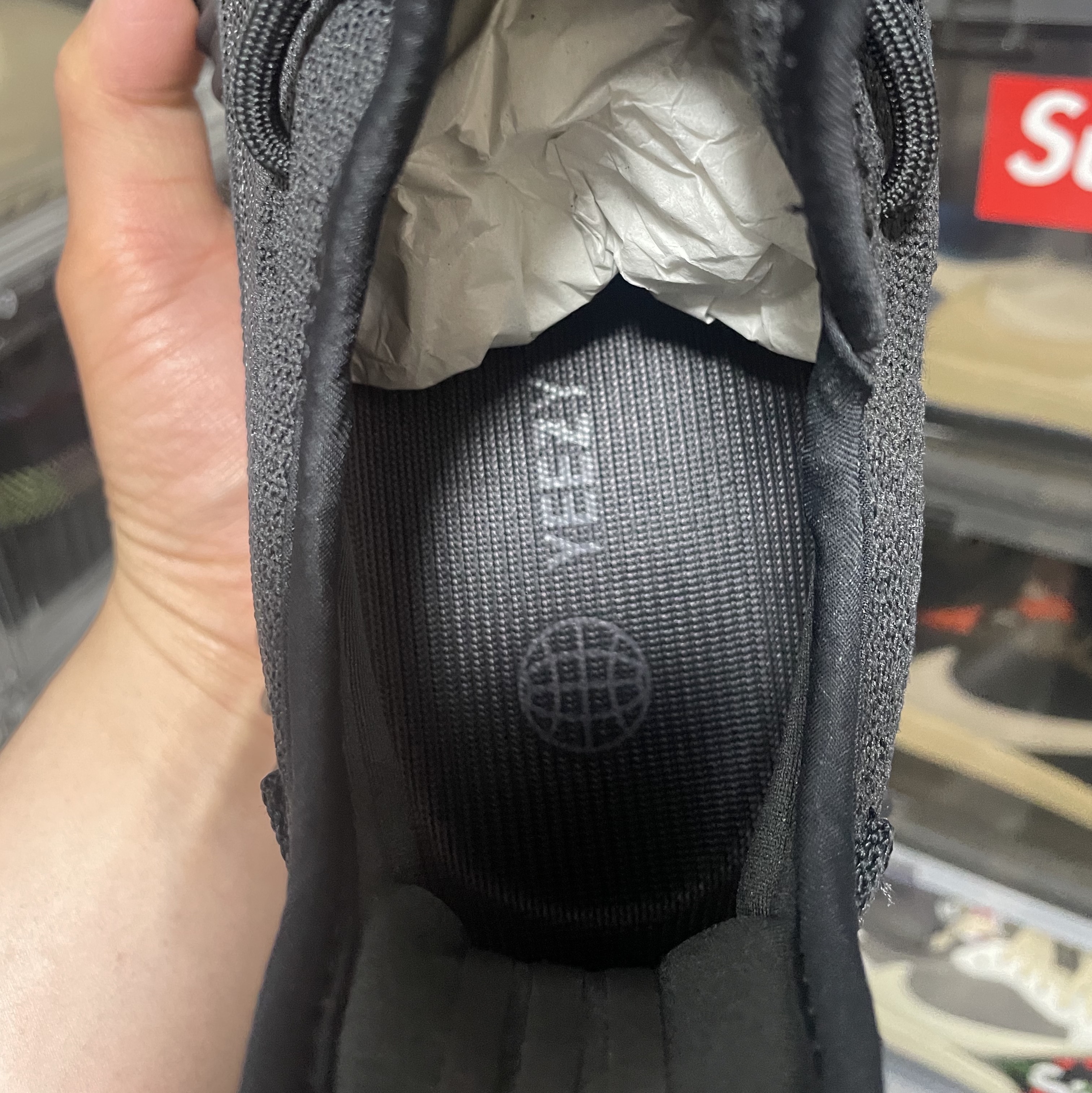 Adidas Yeezy Boost 350 V2 Onyx, Adidas Yeezy Boost 350 V2 Black Red 2017 착용 스타일 - 3