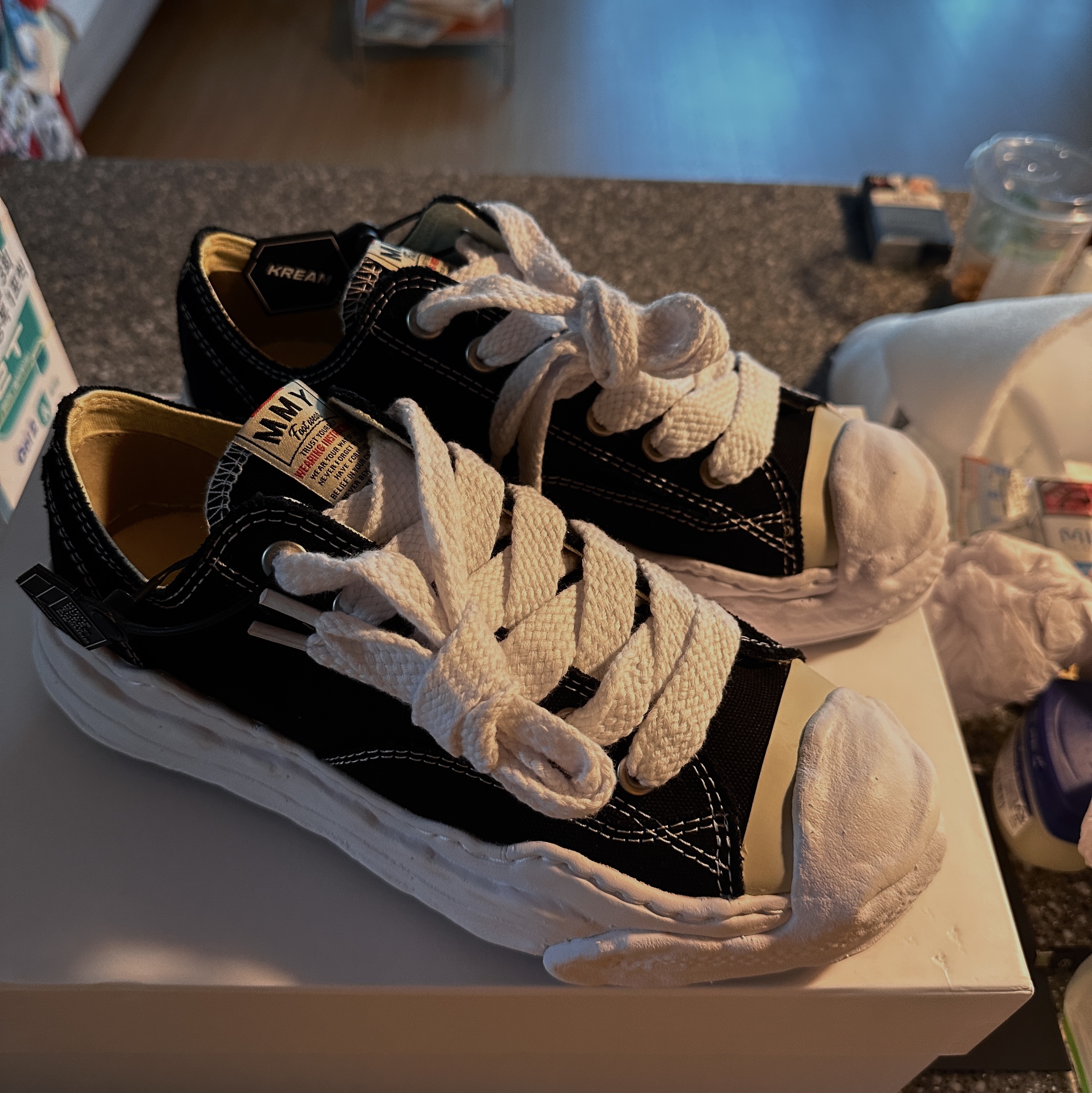 Maison Mihara Yasuhiro Hank OG Sole Canvas Low-top Sneakers Black 착용 스타일