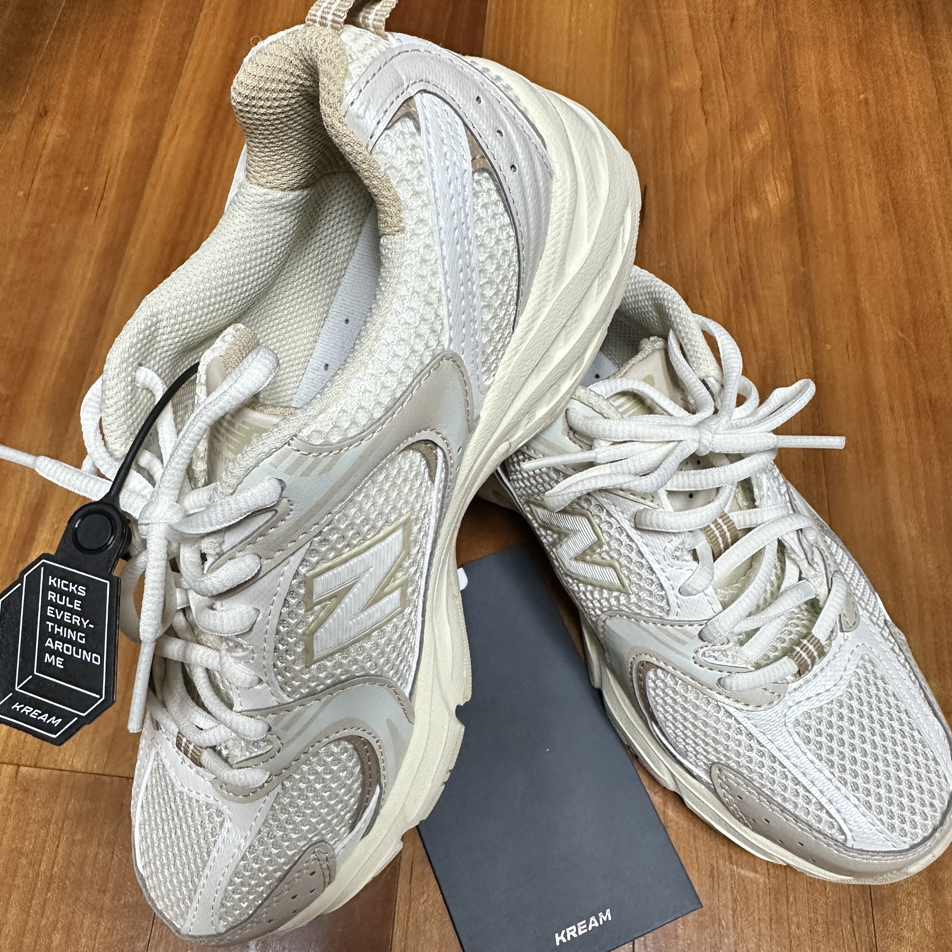 New Balance 530 Beige Angora 착용 스타일