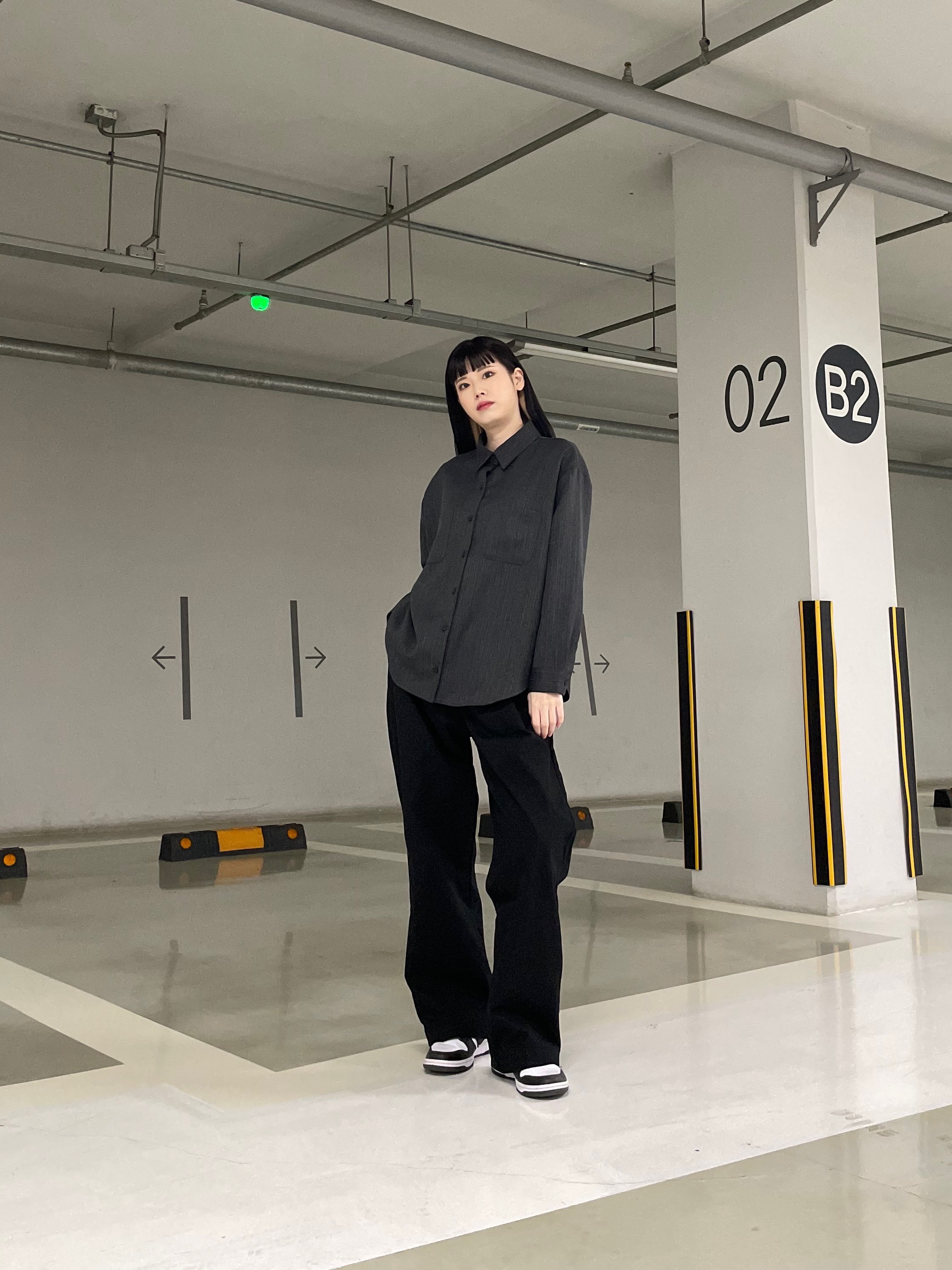 (W) 나이키 덩크 로우 블랙, 나이키 덩크 로우 레트로 블랙 착용 스타일 - 1
