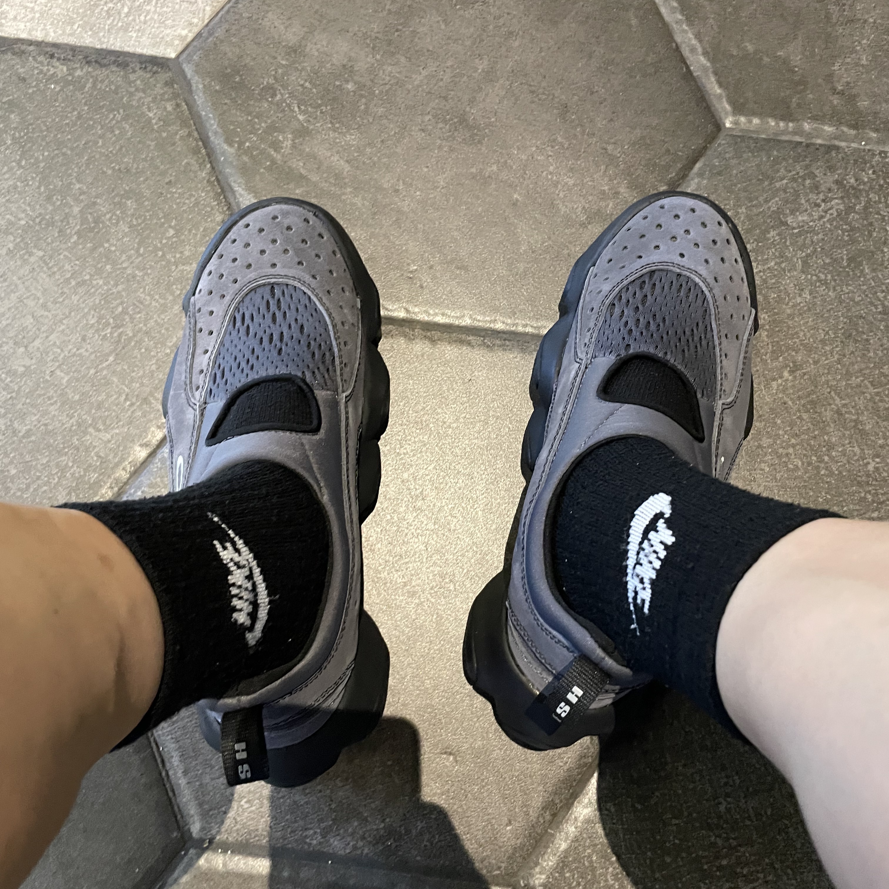 Oakley Factory Team x Brain Dead Flesh Sandal Asphalt 착용 스타일