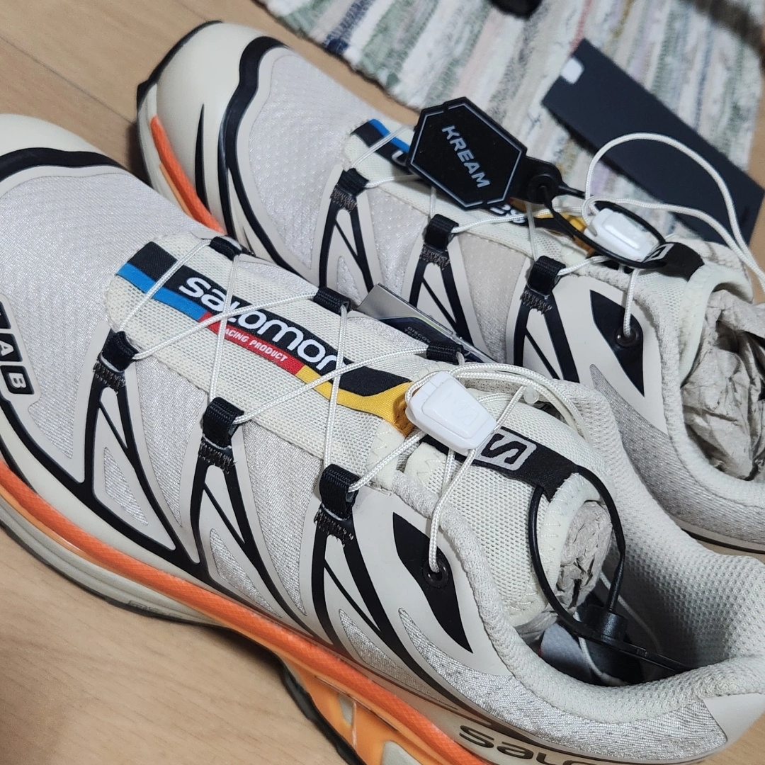 Salomon XT-6 Rainy Day Vibrant Orange 착용 스타일