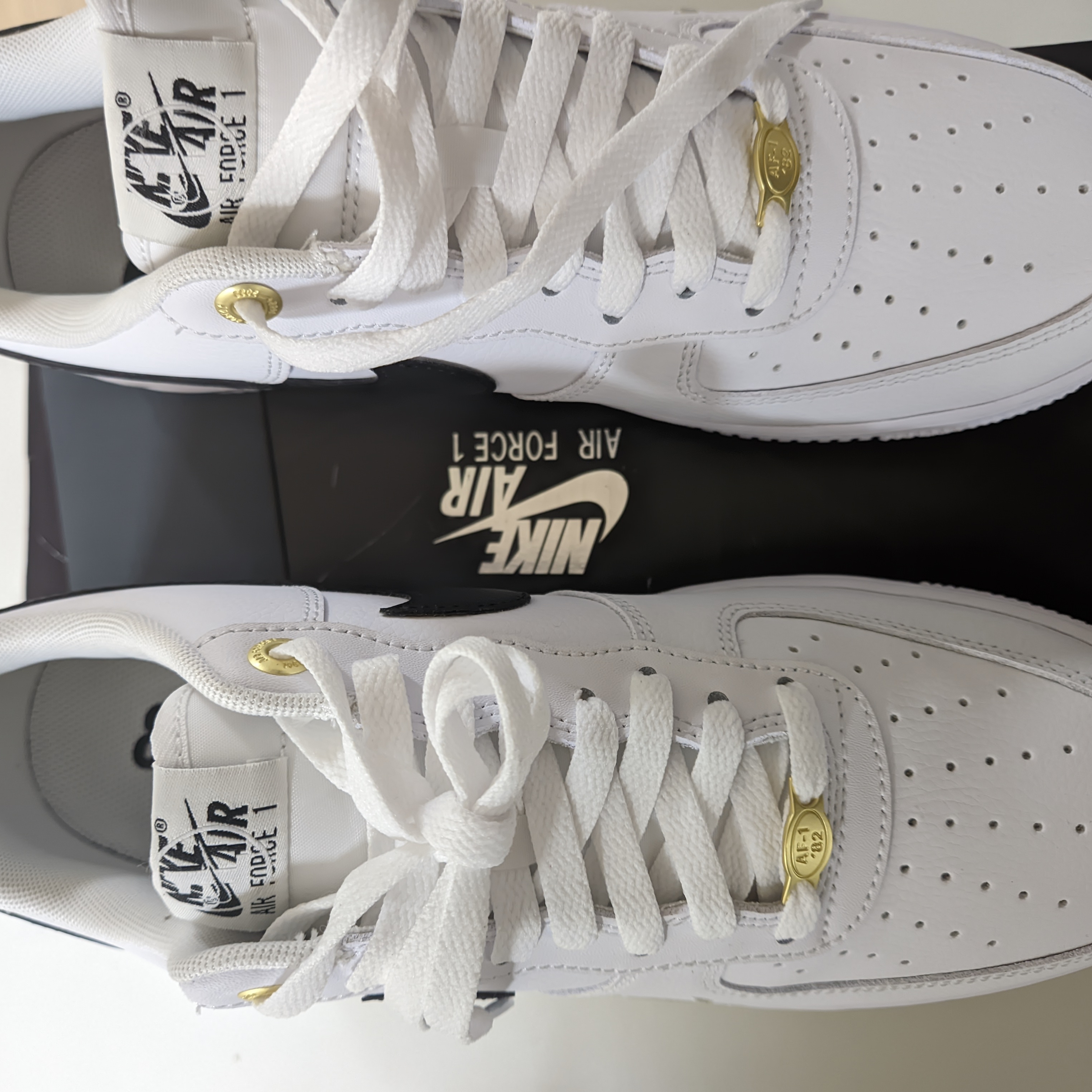 Nike Air Force 1 '07 LV8 40th Anniversary Join Forces White Black 착용 스타일 - 1
