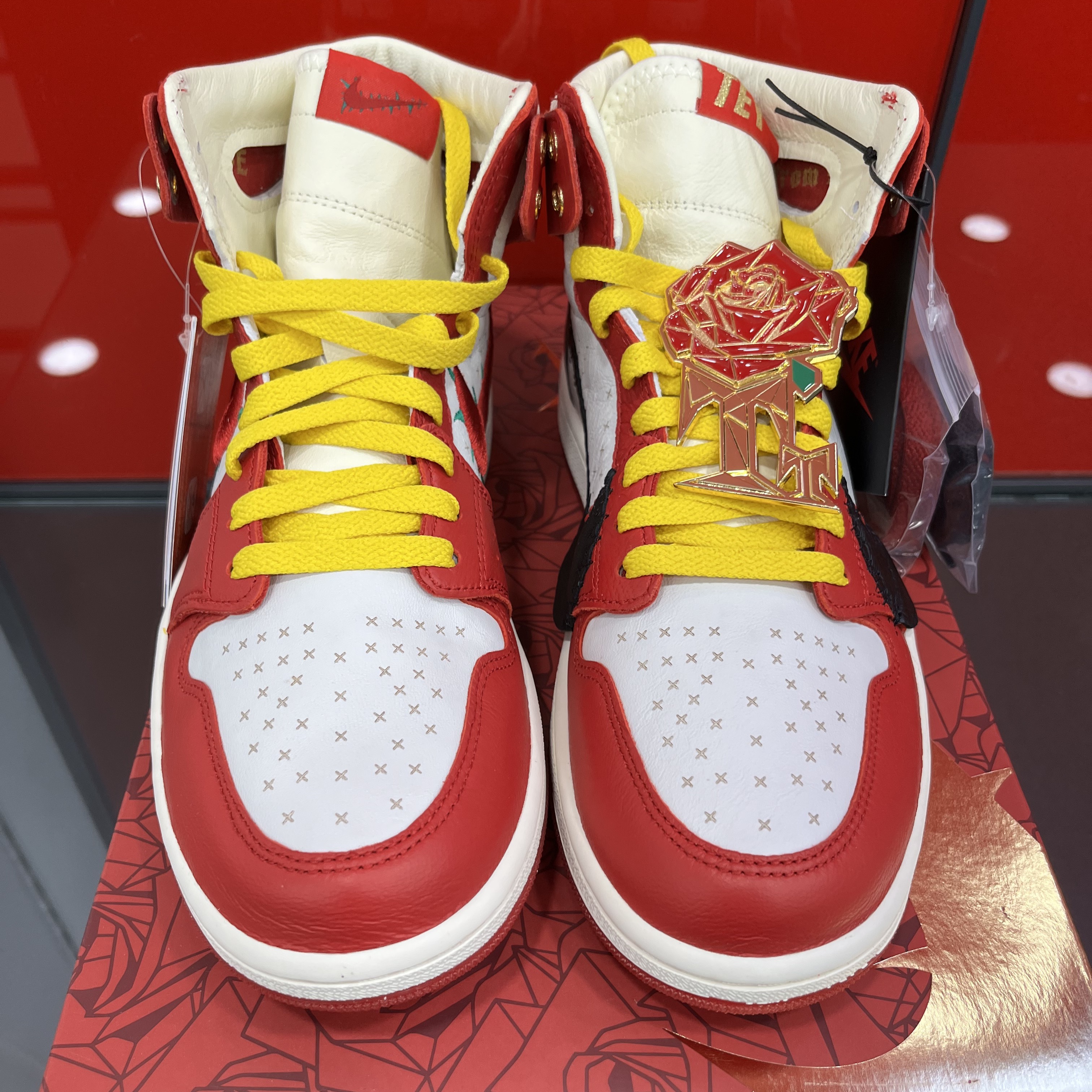 (W) Jordan 1 x Teyana Taylor Zoom CMFT 2 Gym Red 착용 스타일 - 2