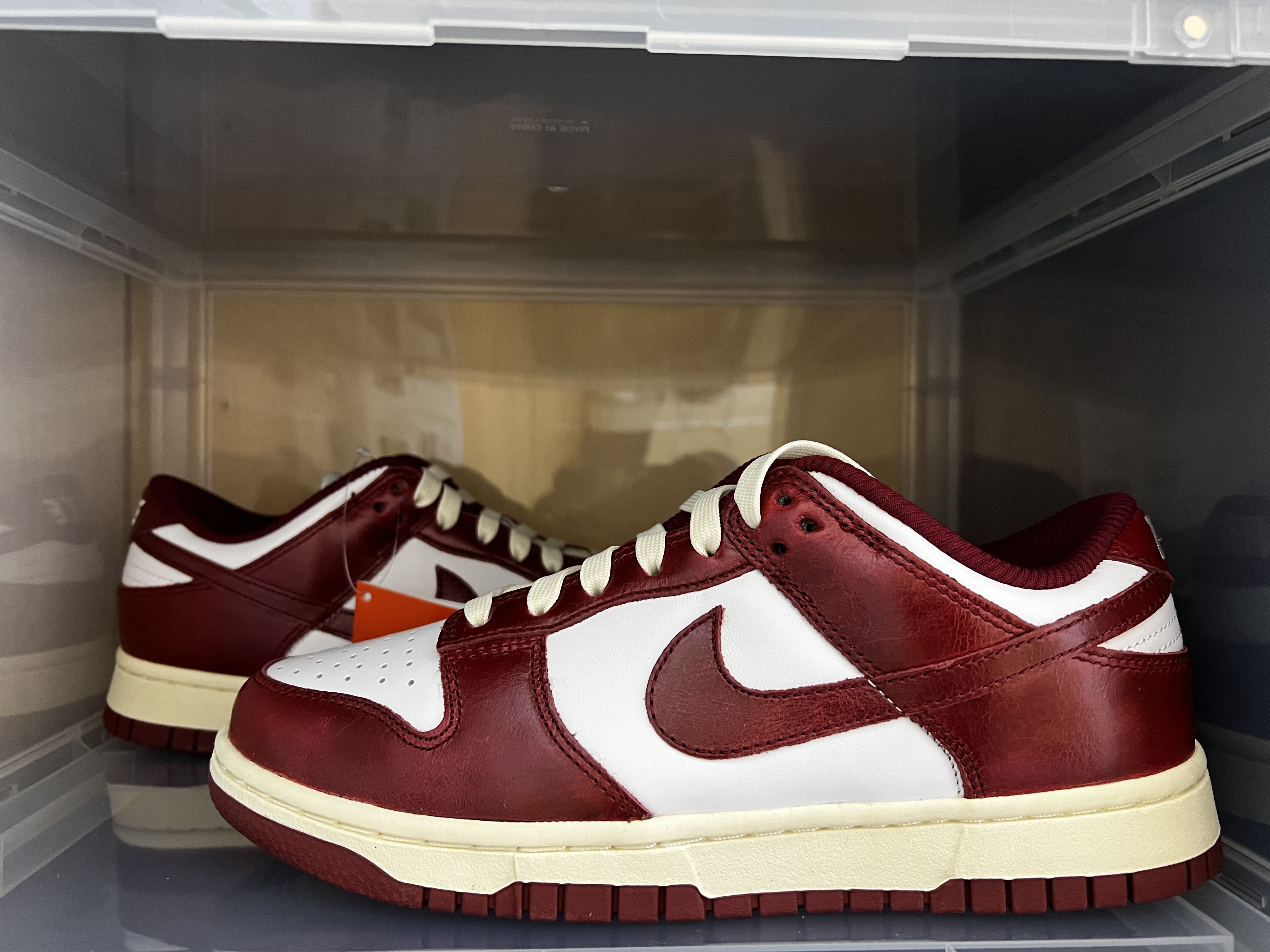 (W) Nike Dunk Low Retro PRM Team Red and White 착용 스타일
