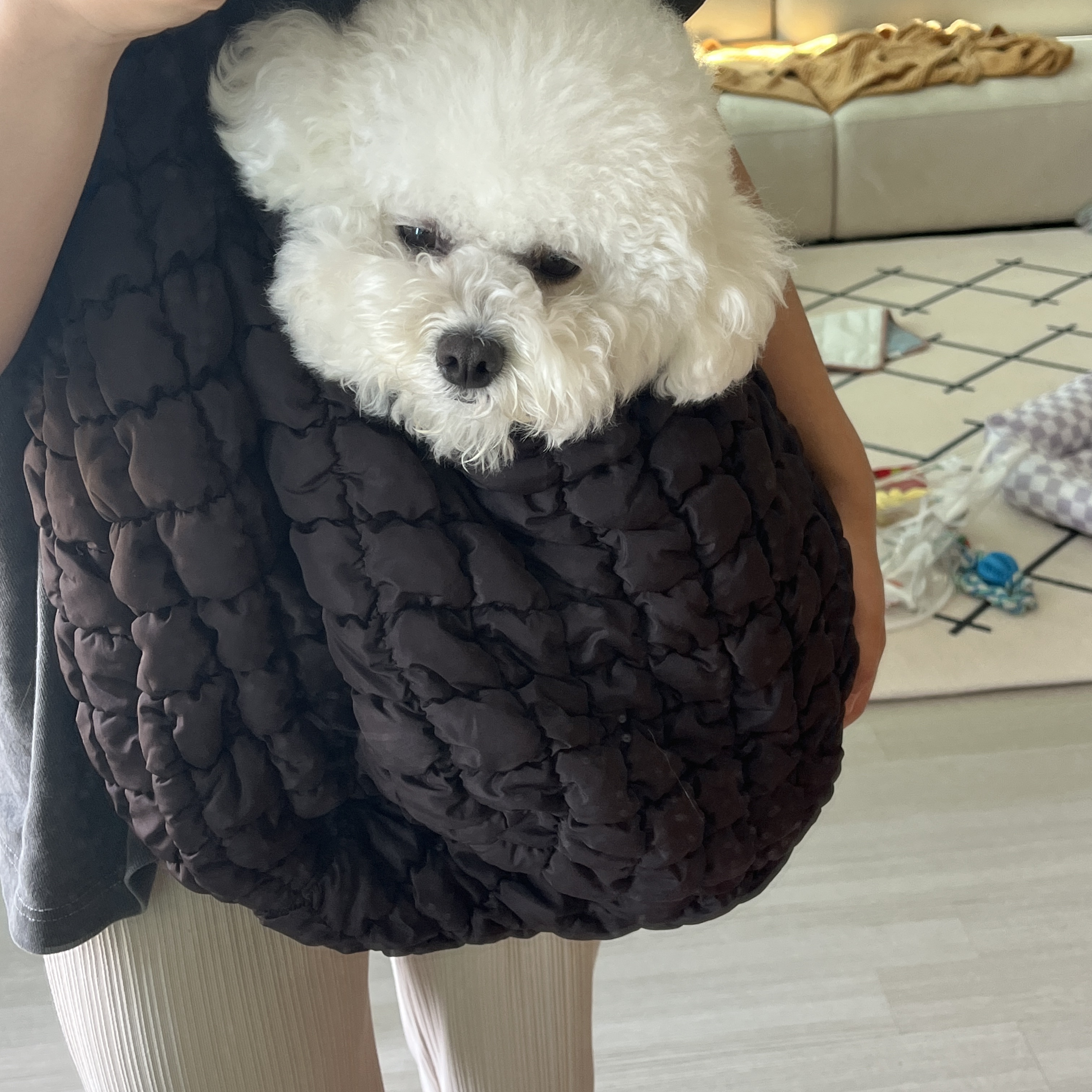 COS Quilted Oversized Shoulder Bag Brown 착용 스타일 - 4