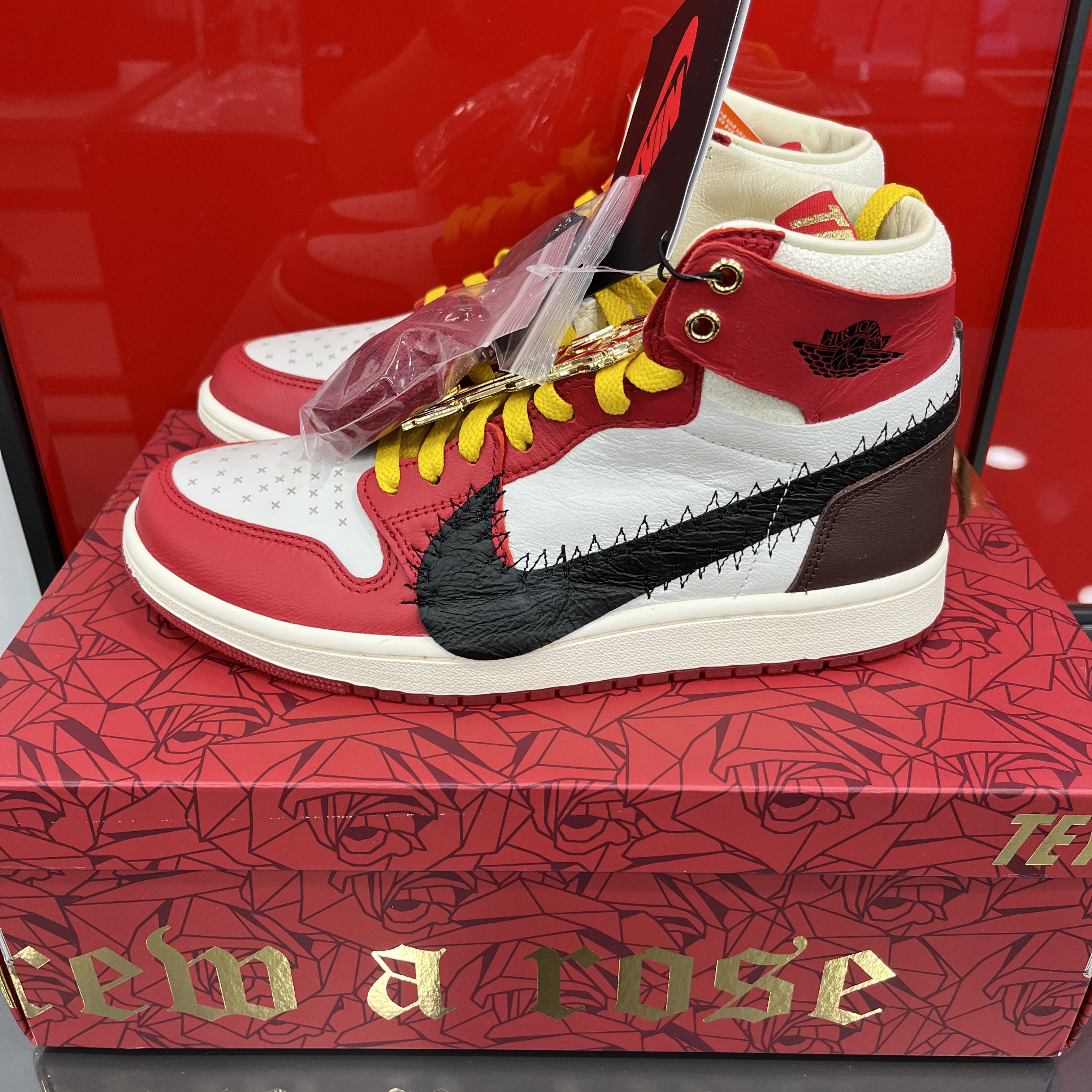 (W) Jordan 1 x Teyana Taylor Zoom CMFT 2 Gym Red 착용 스타일 - 3