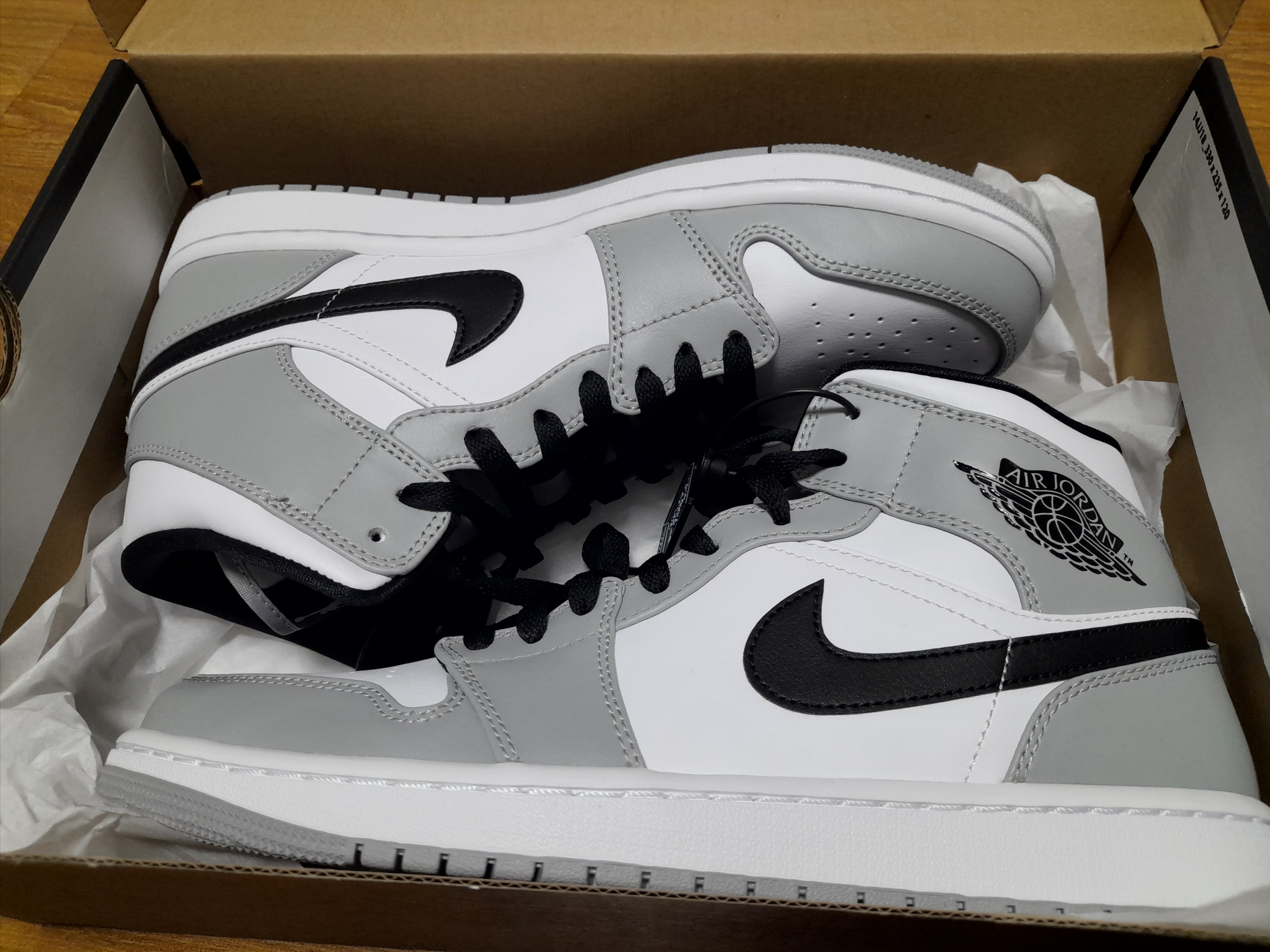Jordan 1 Mid Light Smoke Grey 착용 스타일