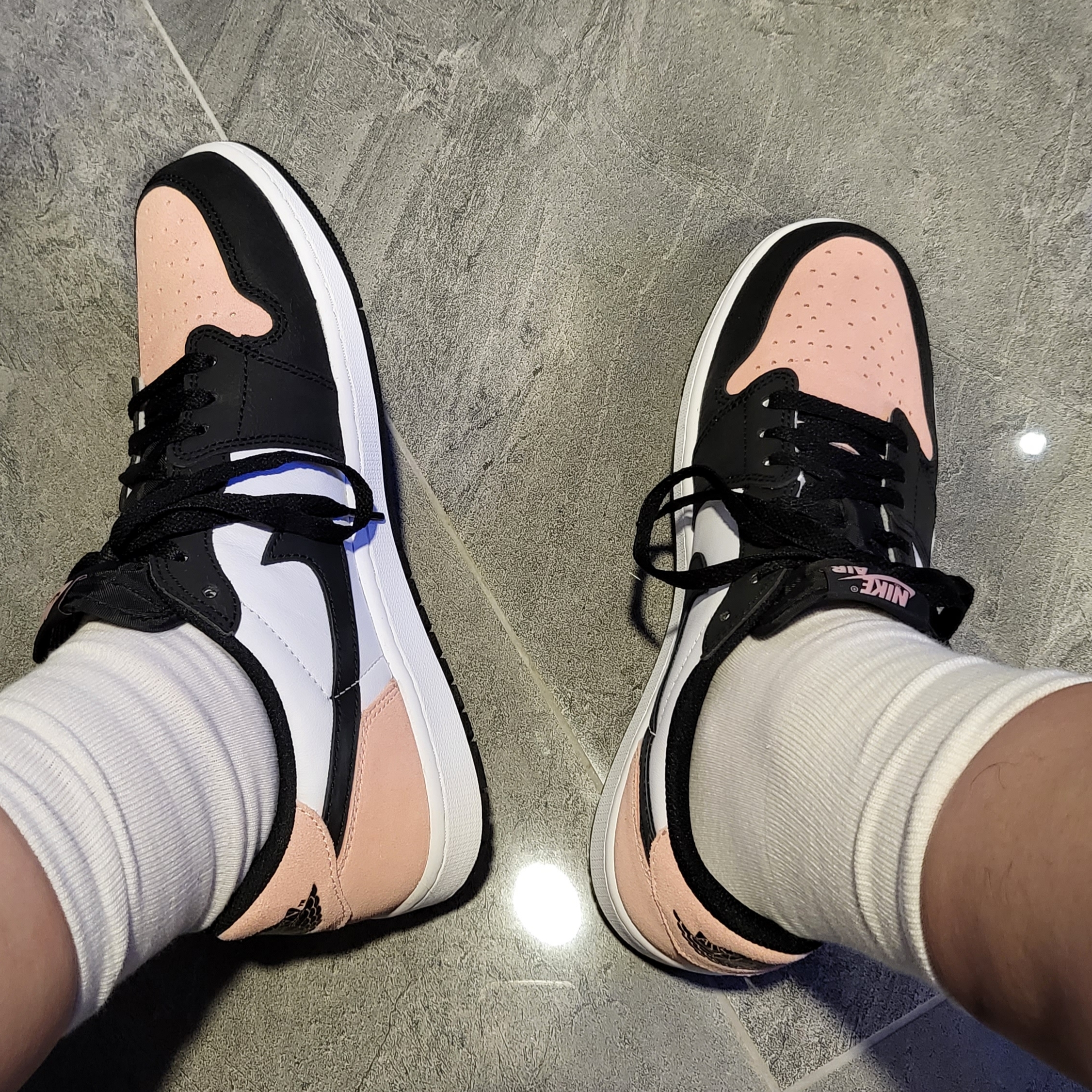 Jordan 1 Retro Low OG Bleached Coral 착용 스타일
