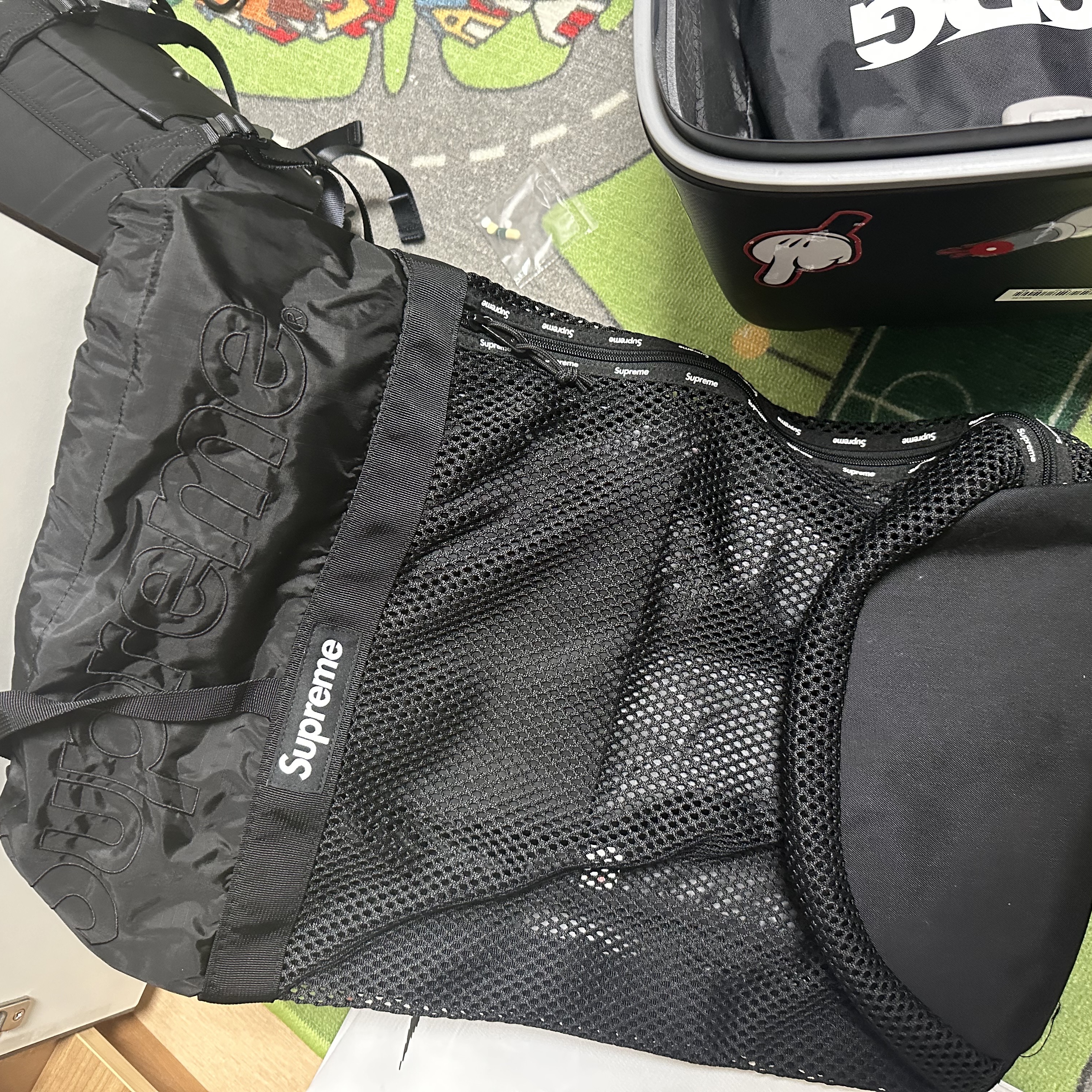 Supreme Mesh Backpack Black - 23SS 착용 스타일