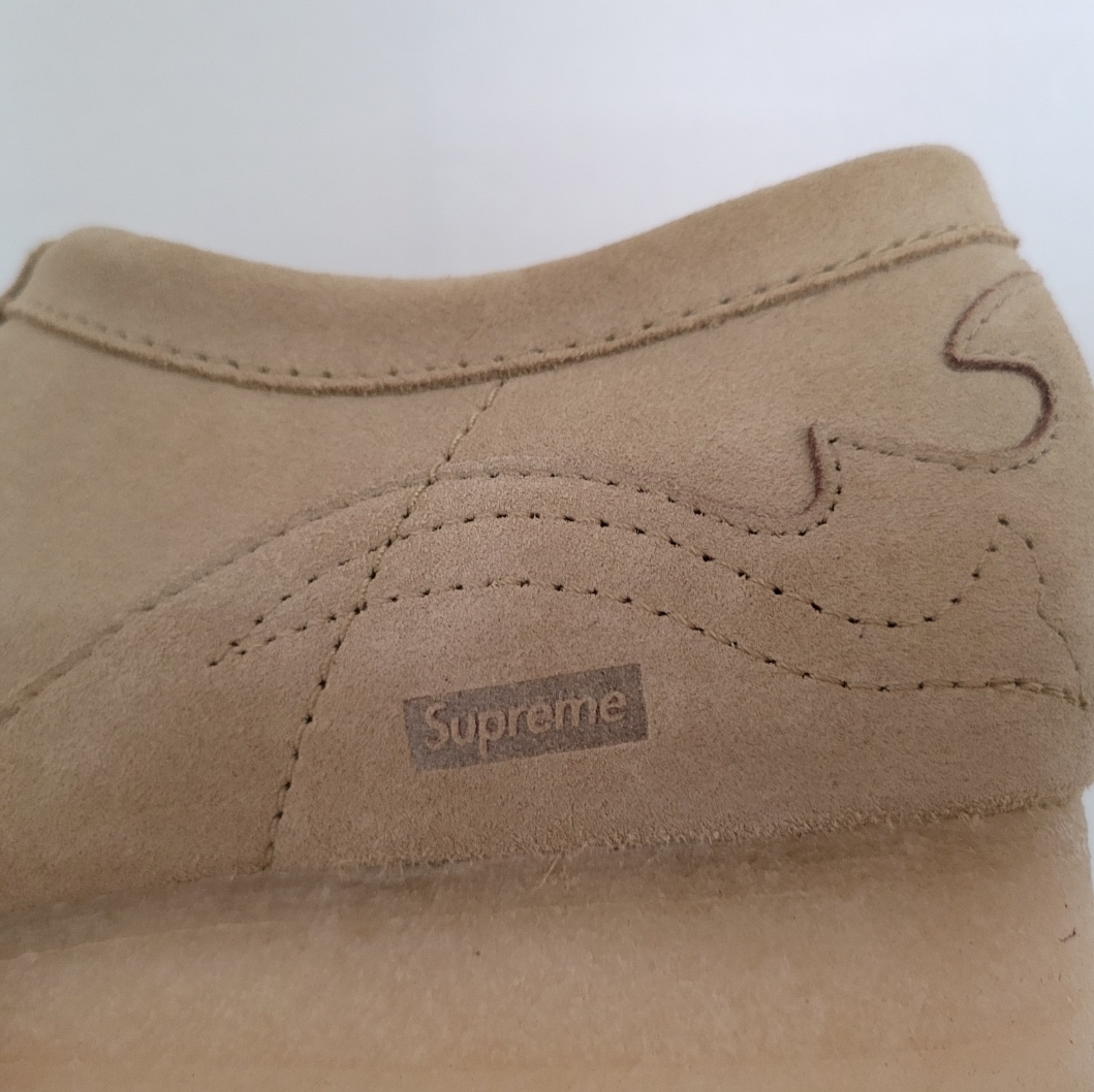 Clarks x Supreme Wallabee Tan 착용 스타일 - 4