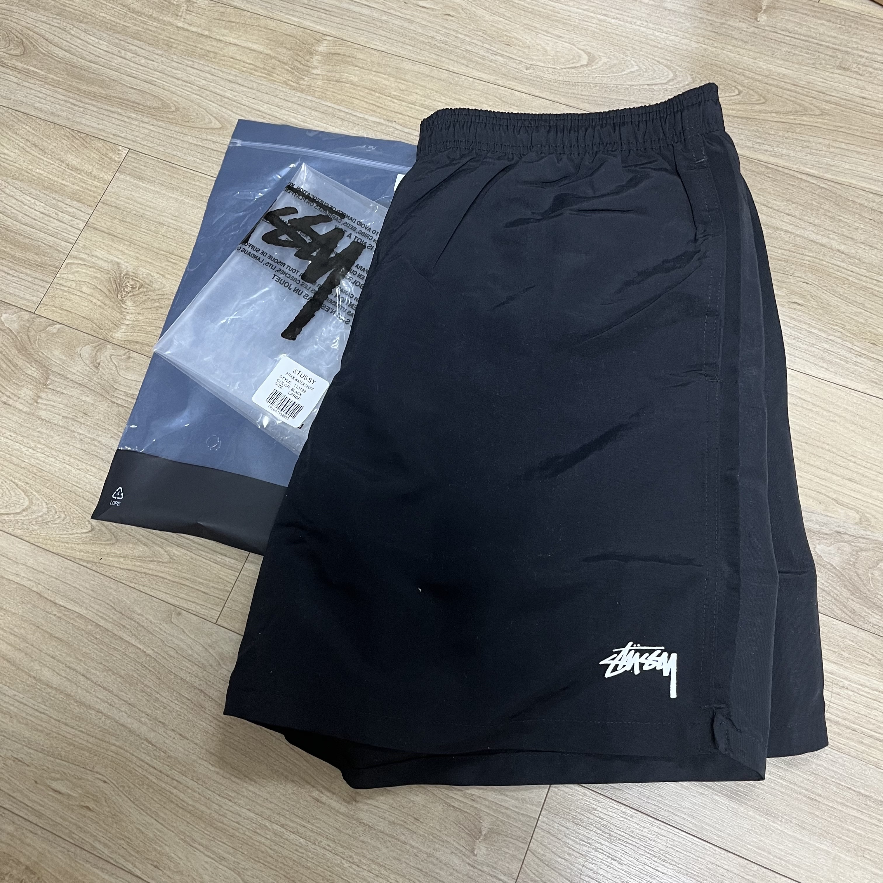 Stussy Stock Water Shorts Black 착용 스타일