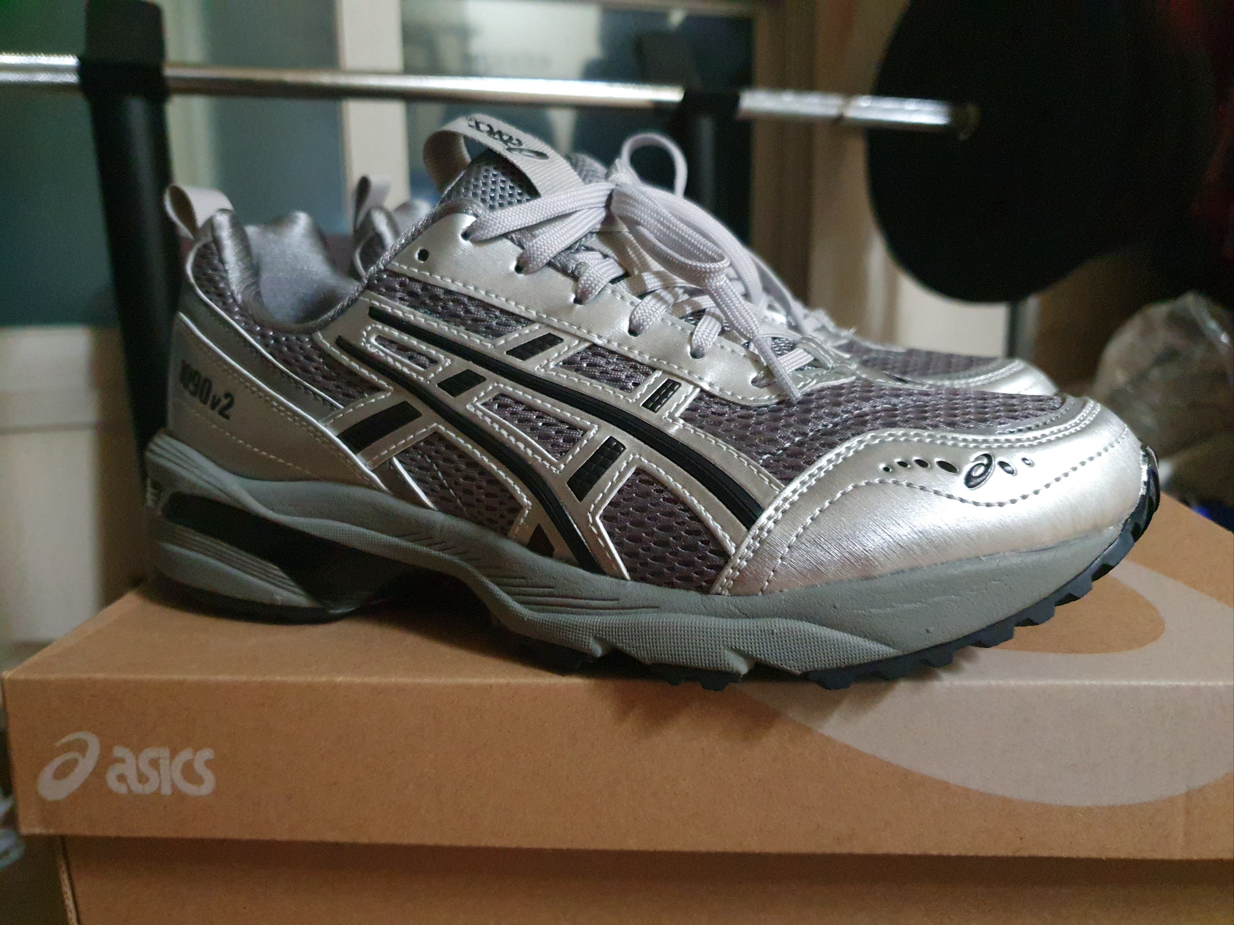 Asics x Freja Wewer Gel-1090 V2 Clay Grey Pure Silver 착용 스타일