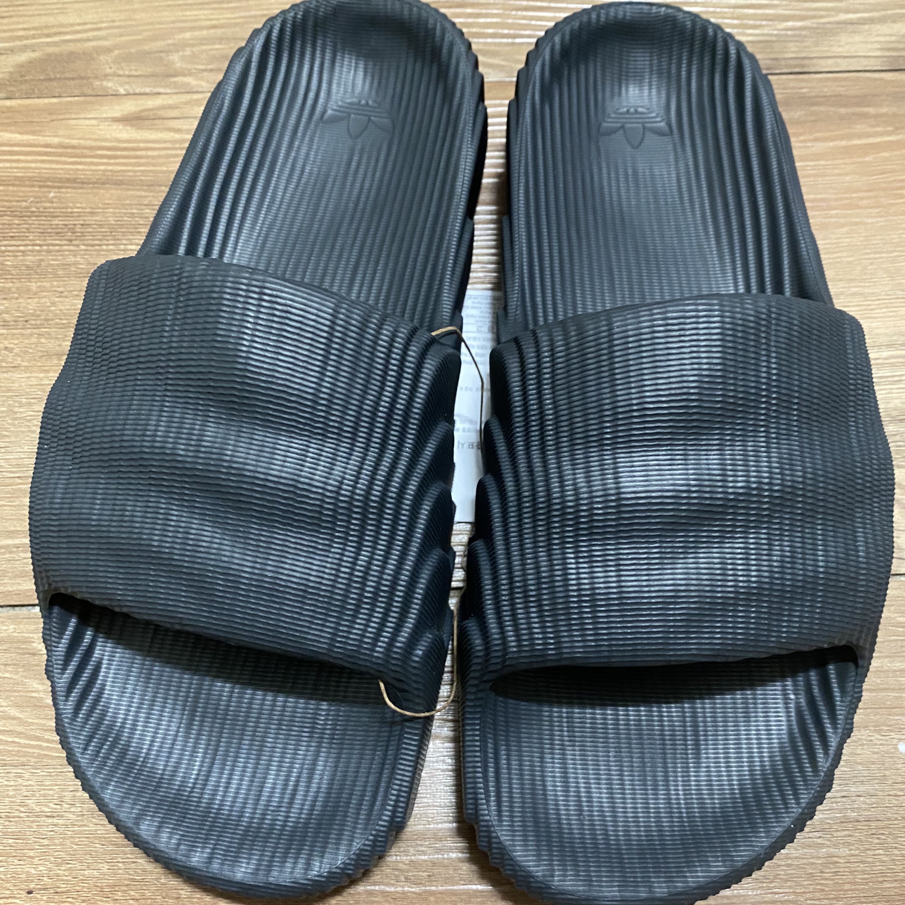 Adidas Adilette 22 Carbon, Adidas Yeezy Slide Onyx 착용 스타일 - 1