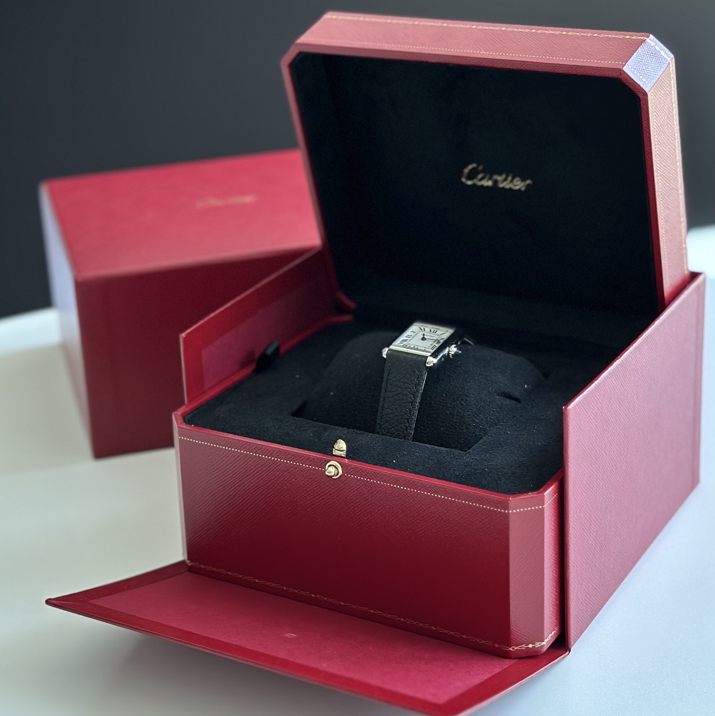 Cartier Tank Must Watch Small Quartz Steel Calfskin Black 착용 스타일