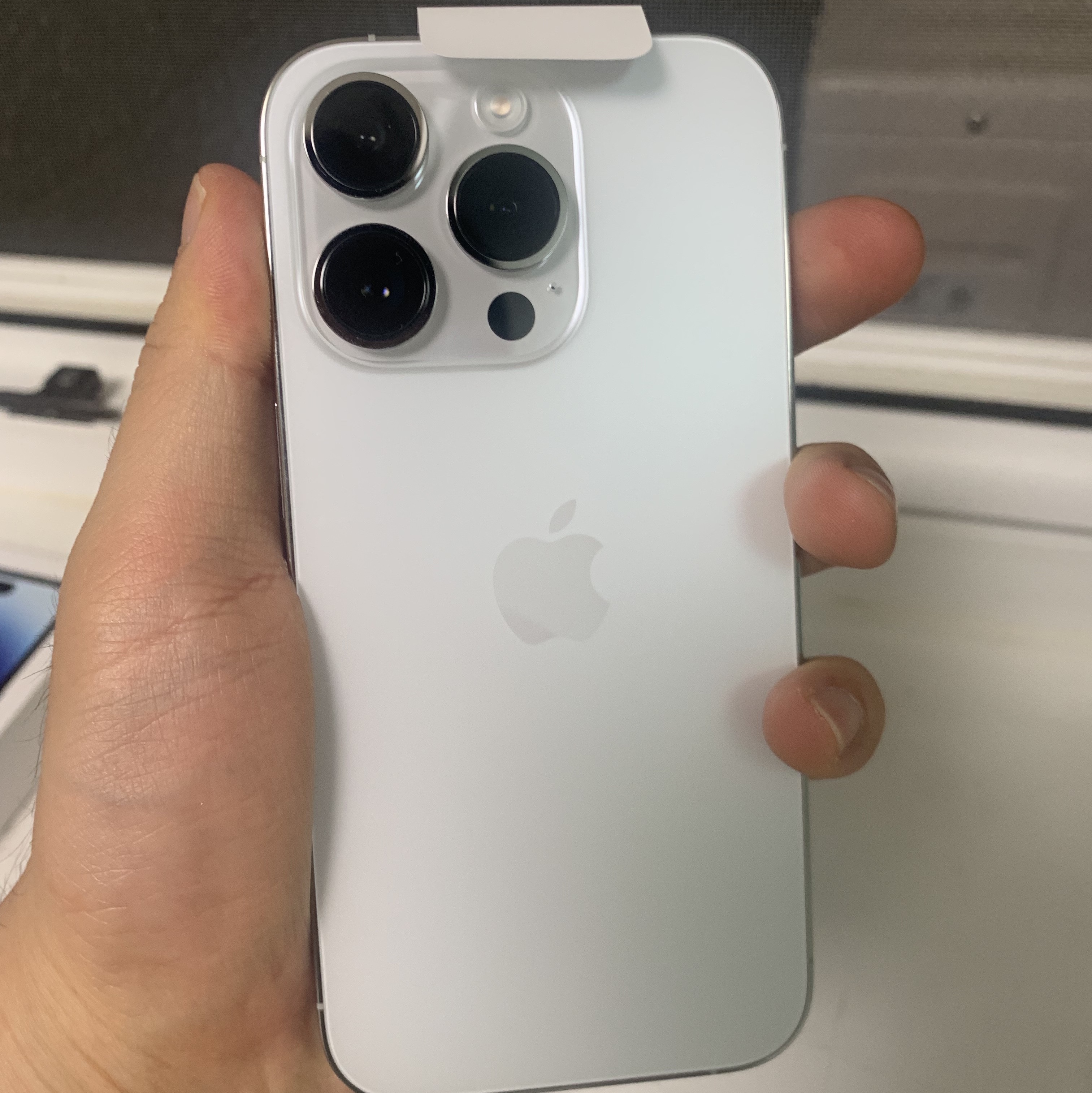 Apple iPhone 14 Pro 128GB Silver (Korean Ver.) 착용 스타일 - 2