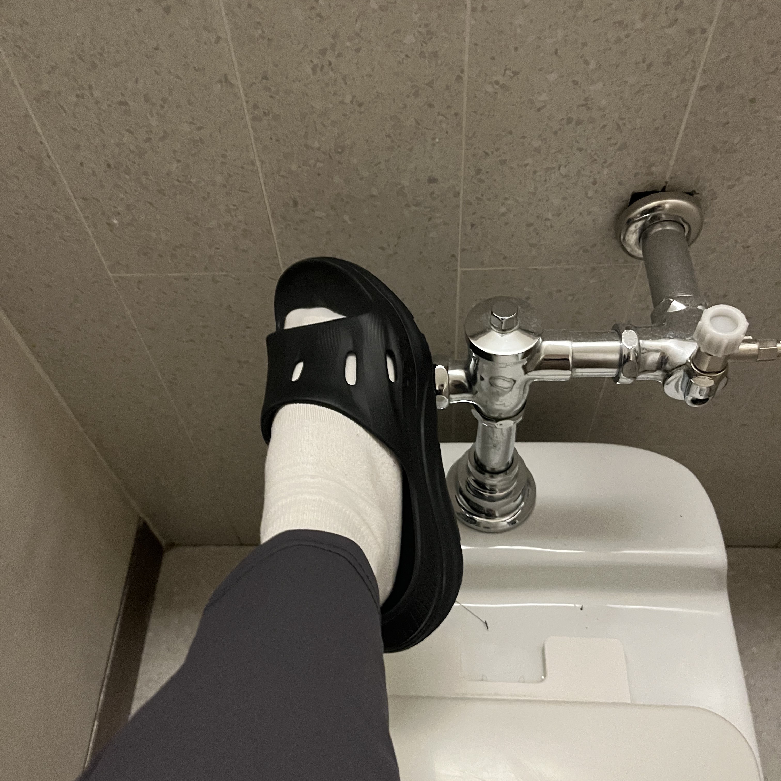 Hoka Ora Recovery Slide 3 Black 착용 스타일