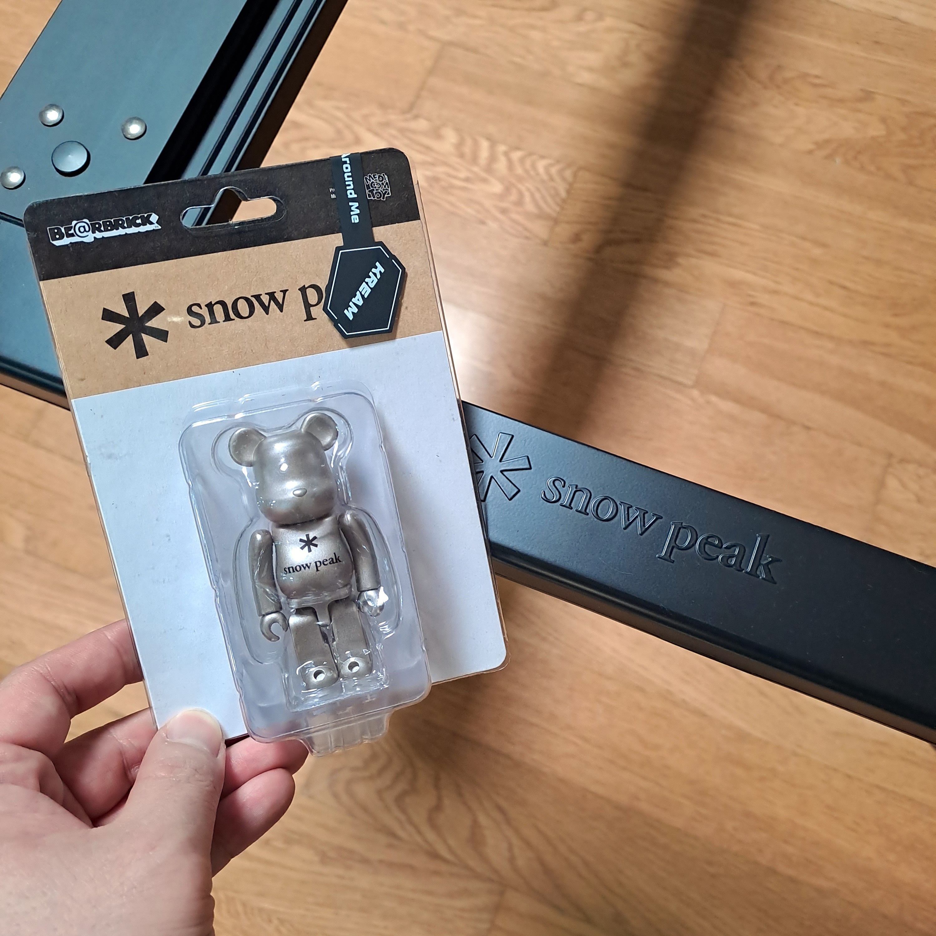 Bearbrick x Snow Peak 100%, Snow Peak Seppou IGT Low Style Set Black 착용 스타일
