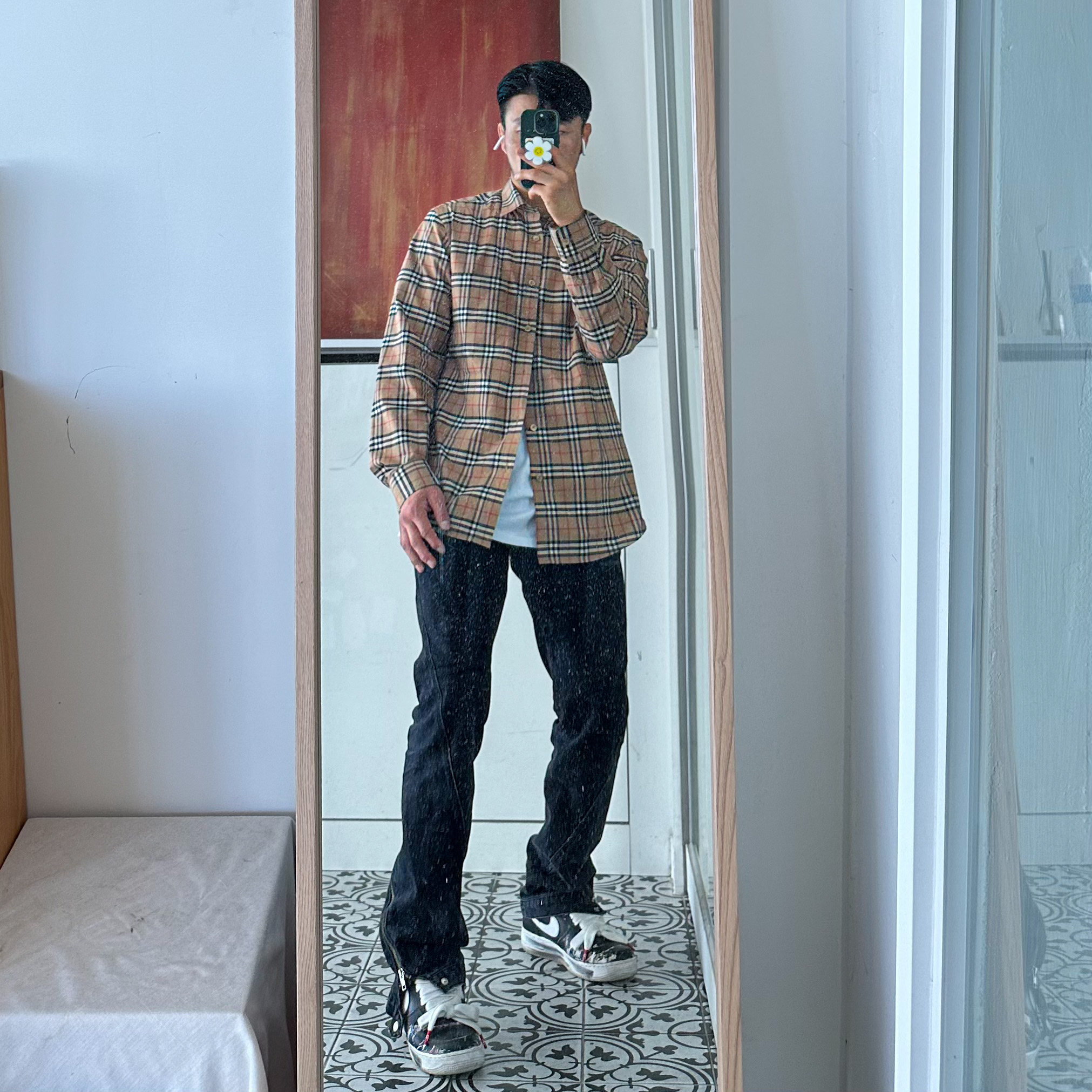 Nike x Peaceminusone Air Force 1 Low Para-Noise, Burberry Small Scale Check Stretch Cotton Shirt Archive Beige 착용 스타일