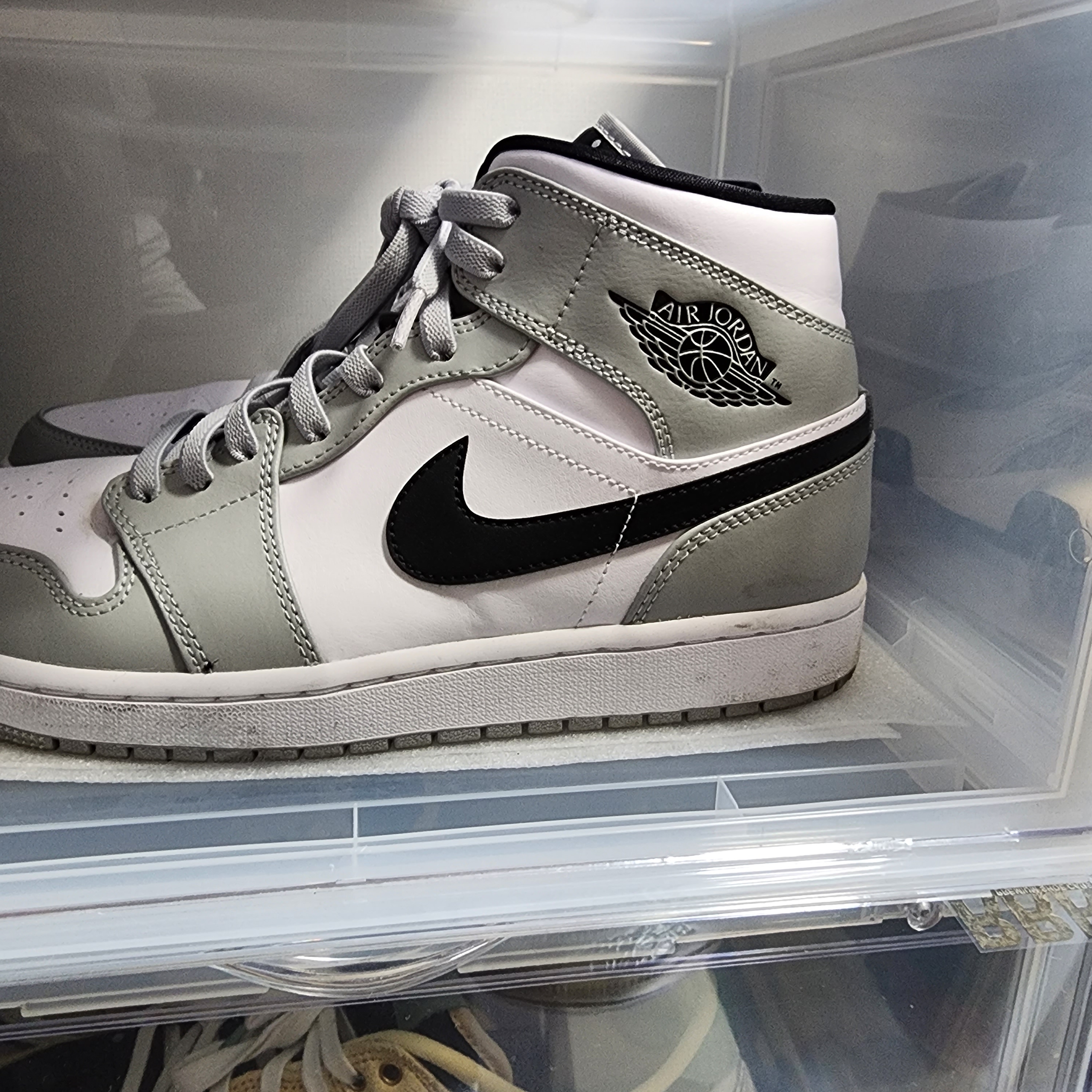 Jordan 1 Mid Light Smoke Grey 착용 스타일