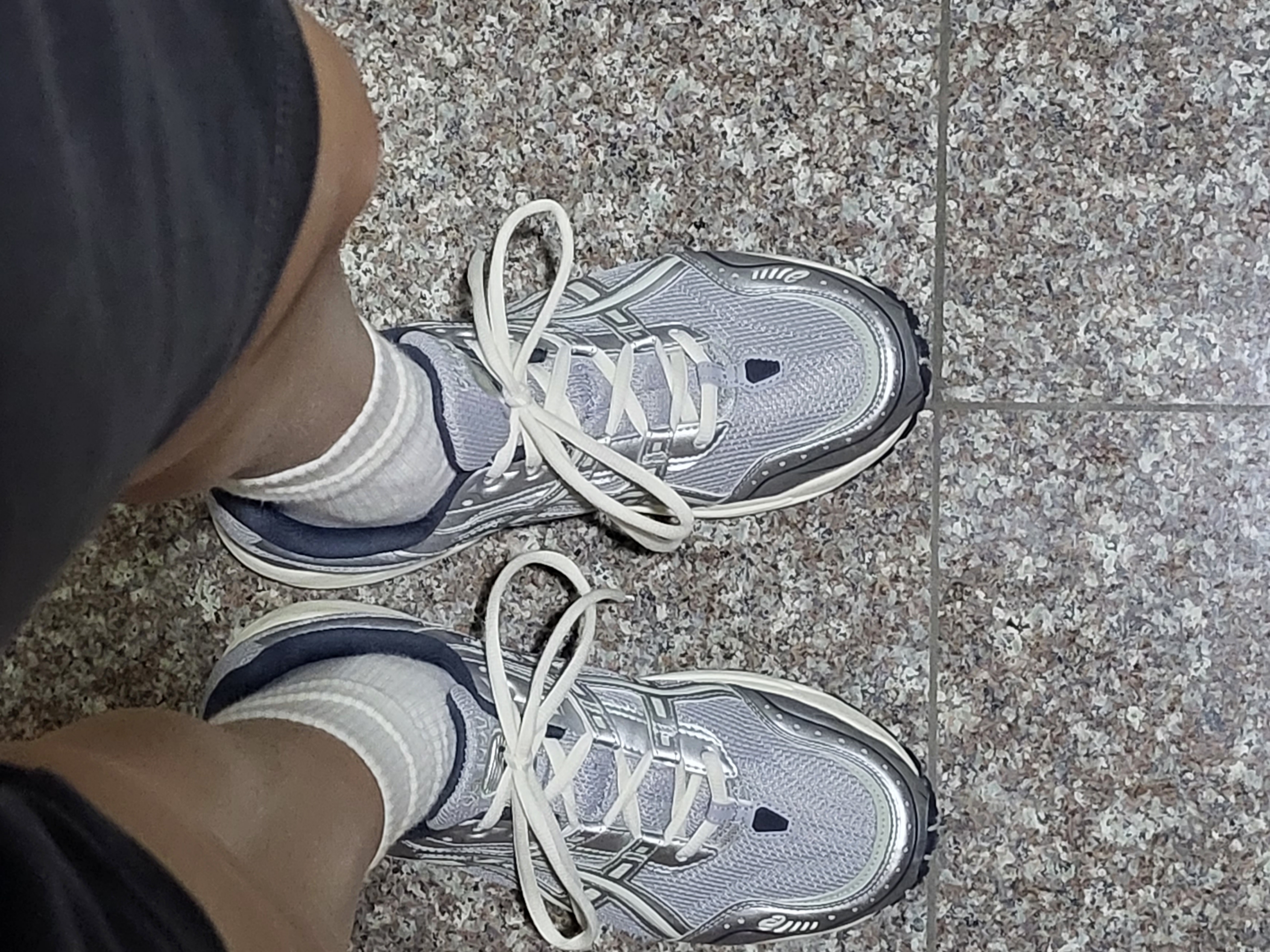 Asics Gel-1090 Piedmont Grey 착용 스타일