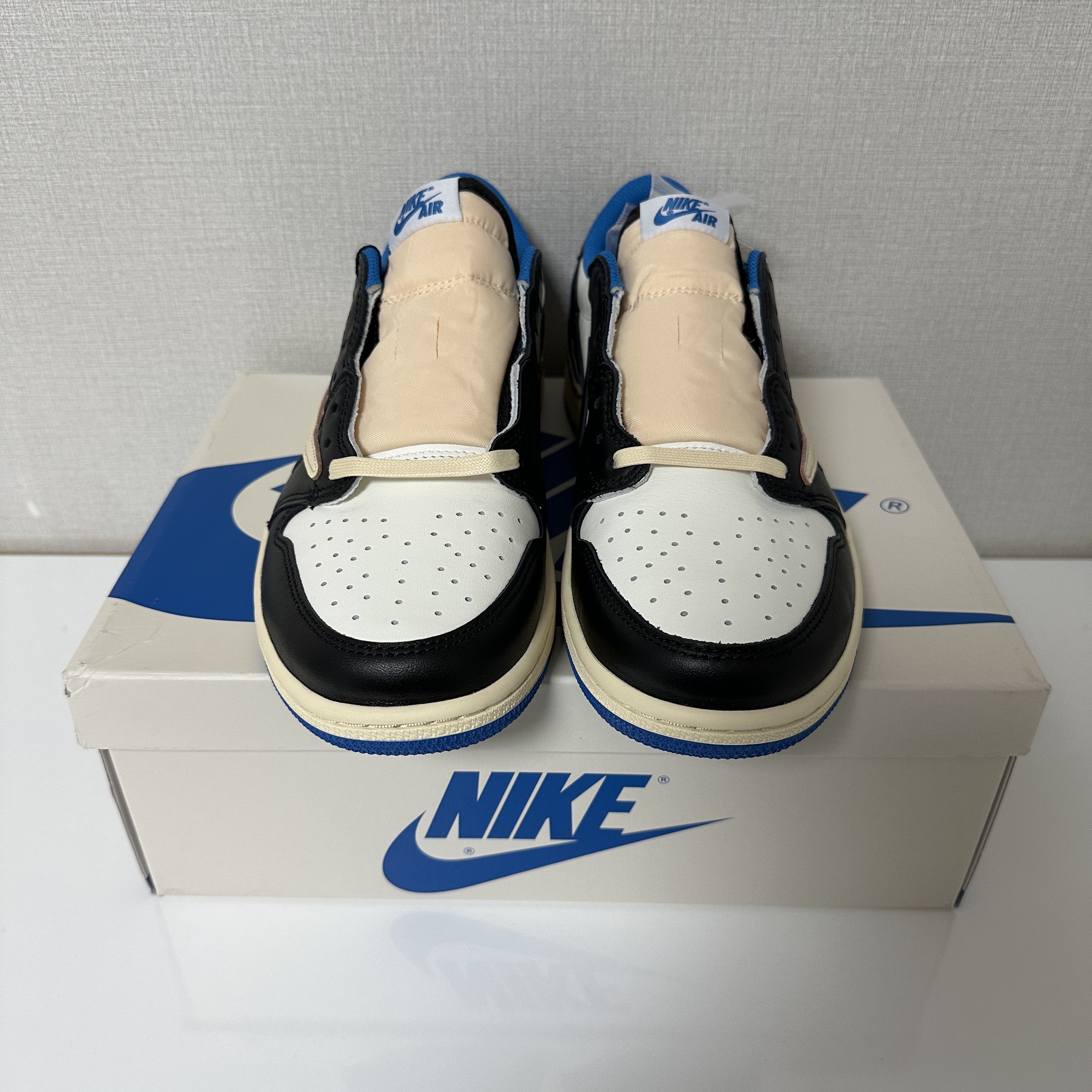 Jordan 1 x Travis Scott x Fragment Retro Low OG SP Military Blue 착용 스타일