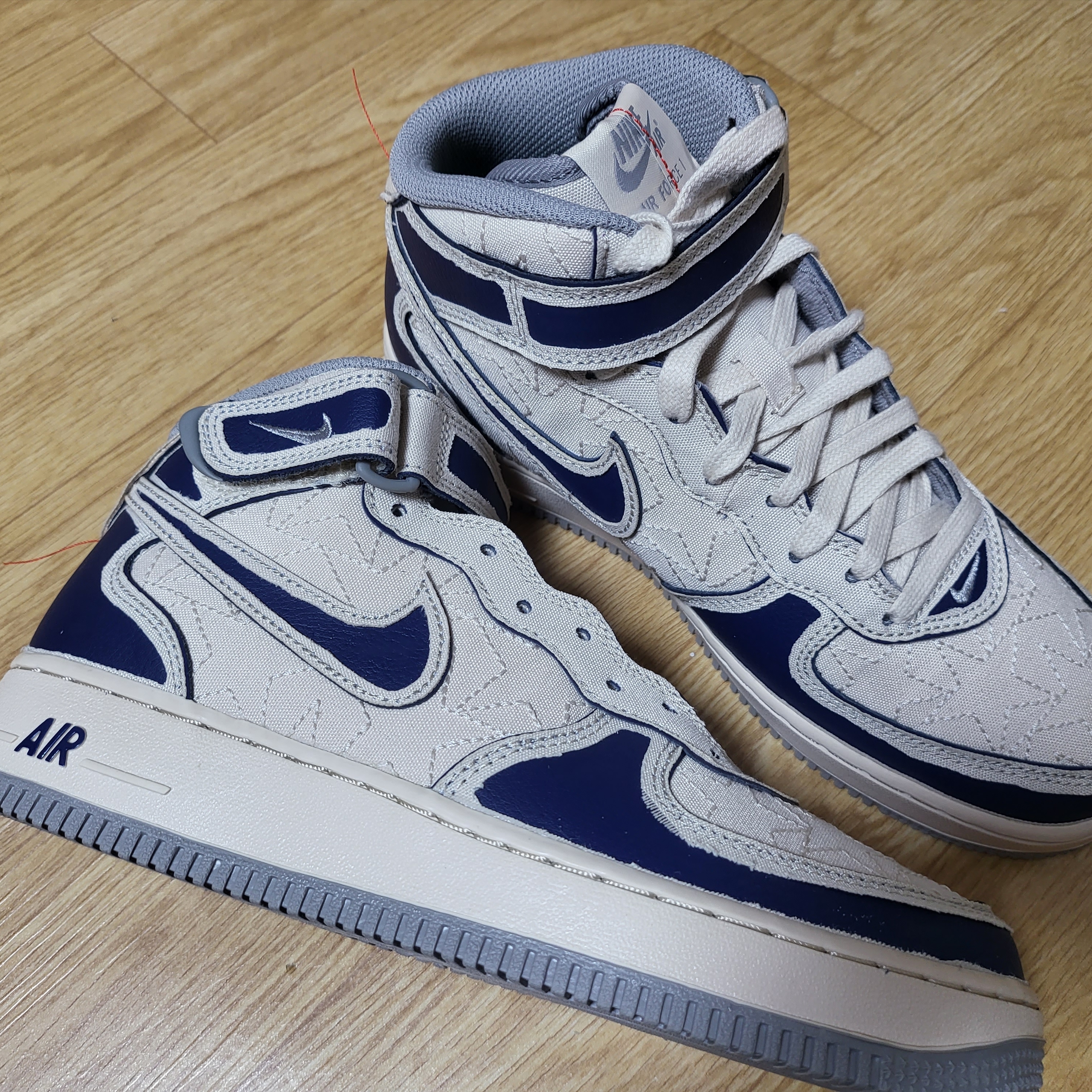 Nike Air Force 1 Mid '07 Pearl White 착용 스타일