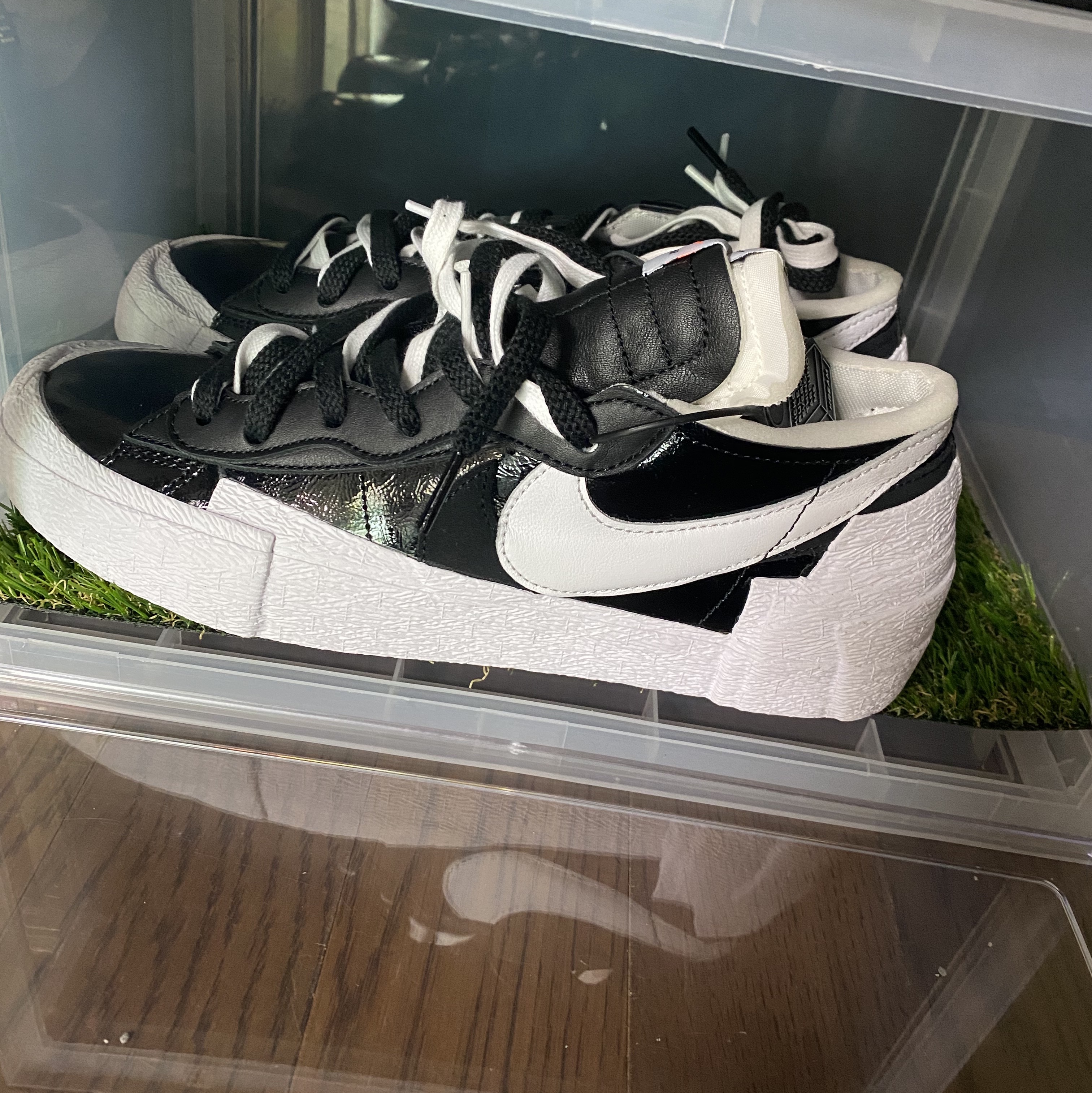 Nike x Sacai Blazer Low Black Patent Leather 착용 스타일 - 1