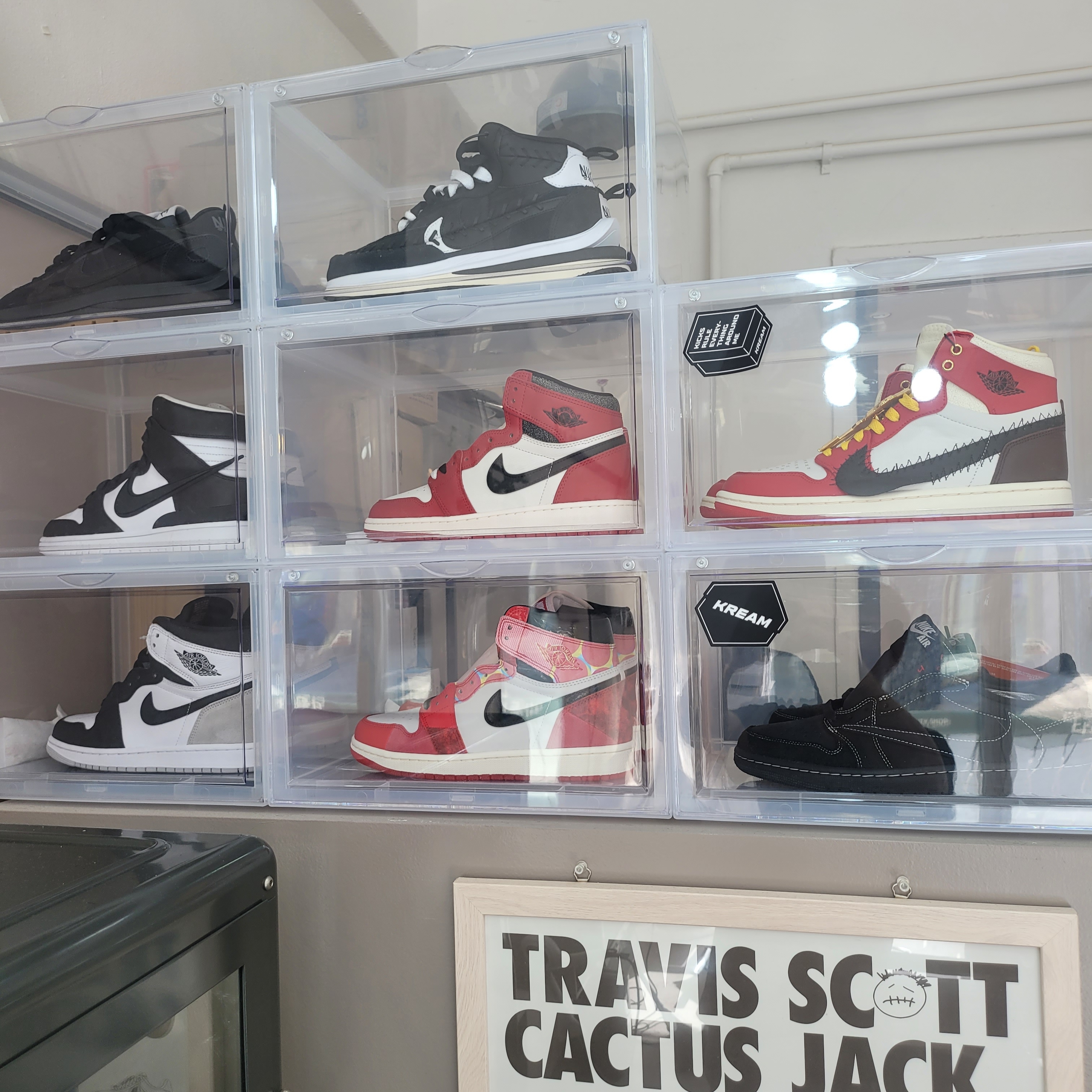 (W) Jordan 1 x Teyana Taylor Zoom CMFT 2 Gym Red, Jordan 1 Retro High Spider-Man Next Chapter 착용 스타일 - 1