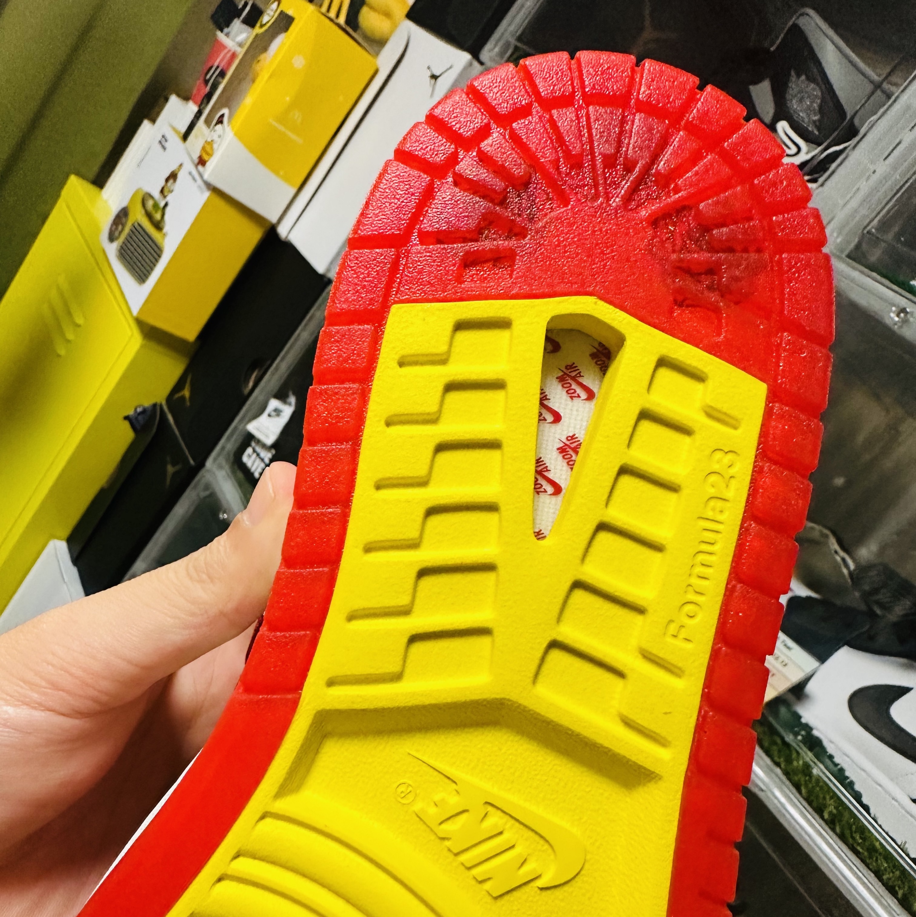 (W) Jordan 1 x Teyana Taylor Zoom CMFT 2 Gym Red 착용 스타일 - 5