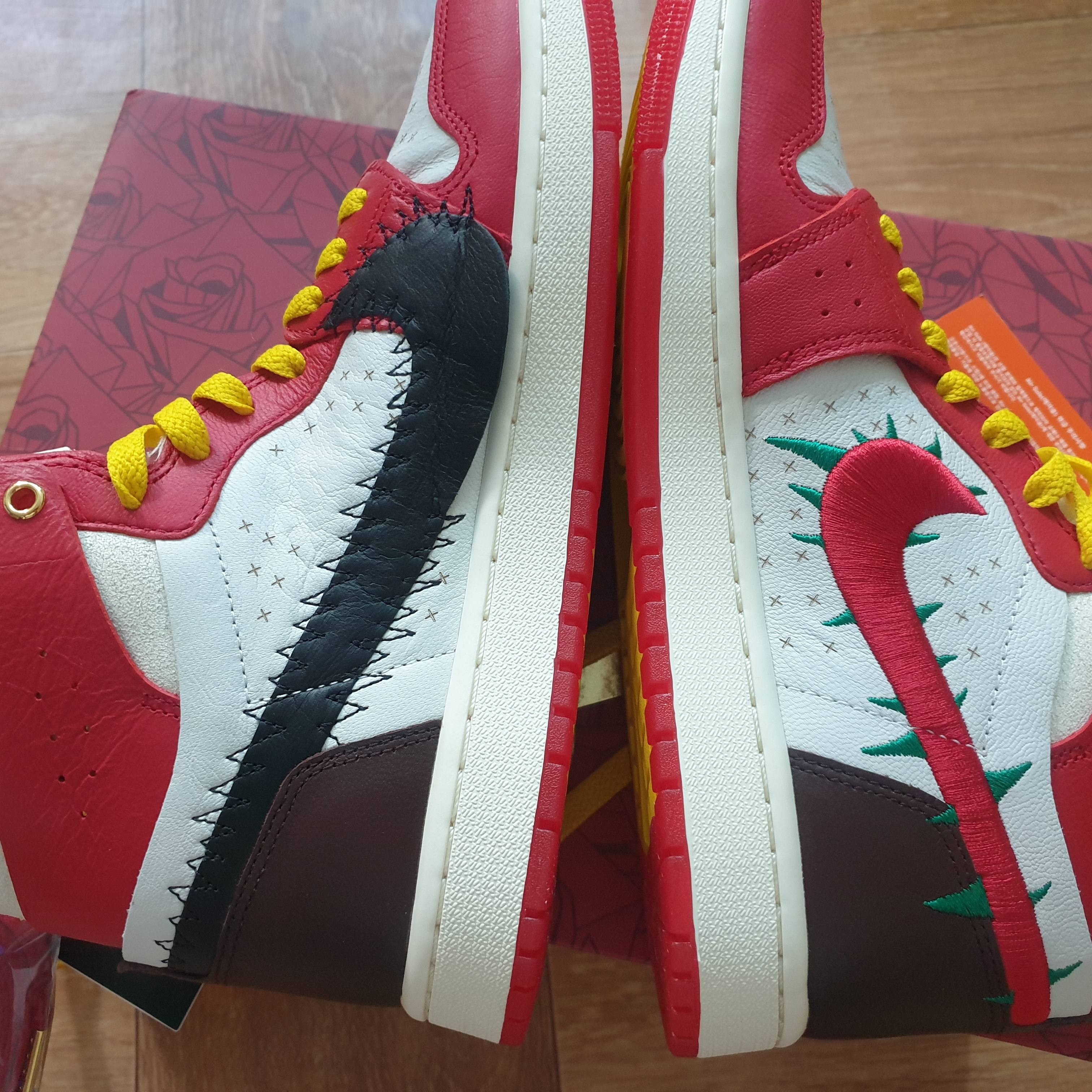 (W) Jordan 1 x Teyana Taylor Zoom CMFT 2 Gym Red 착용 스타일 - 2