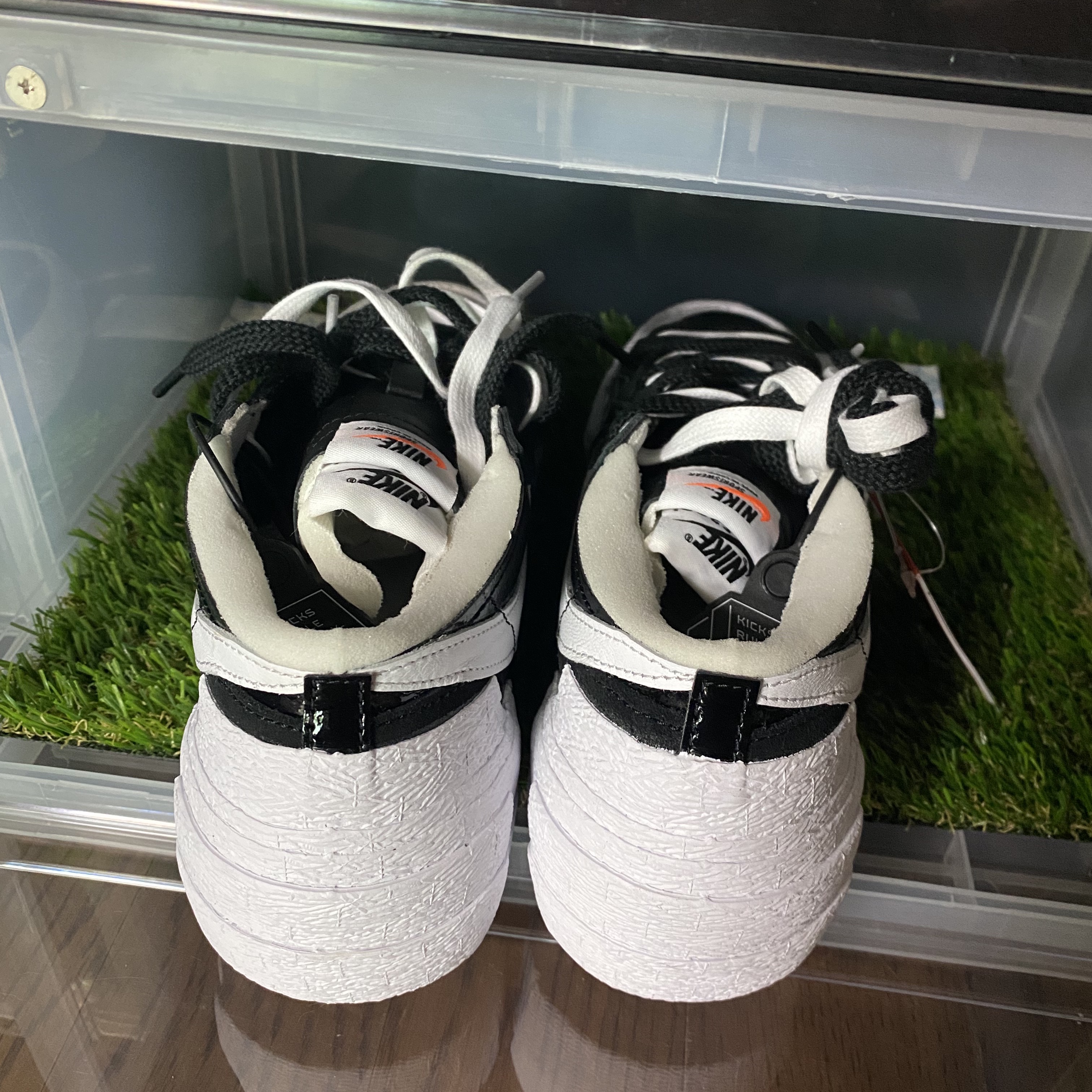 Nike x Sacai Blazer Low Black Patent Leather 착용 스타일 - 3