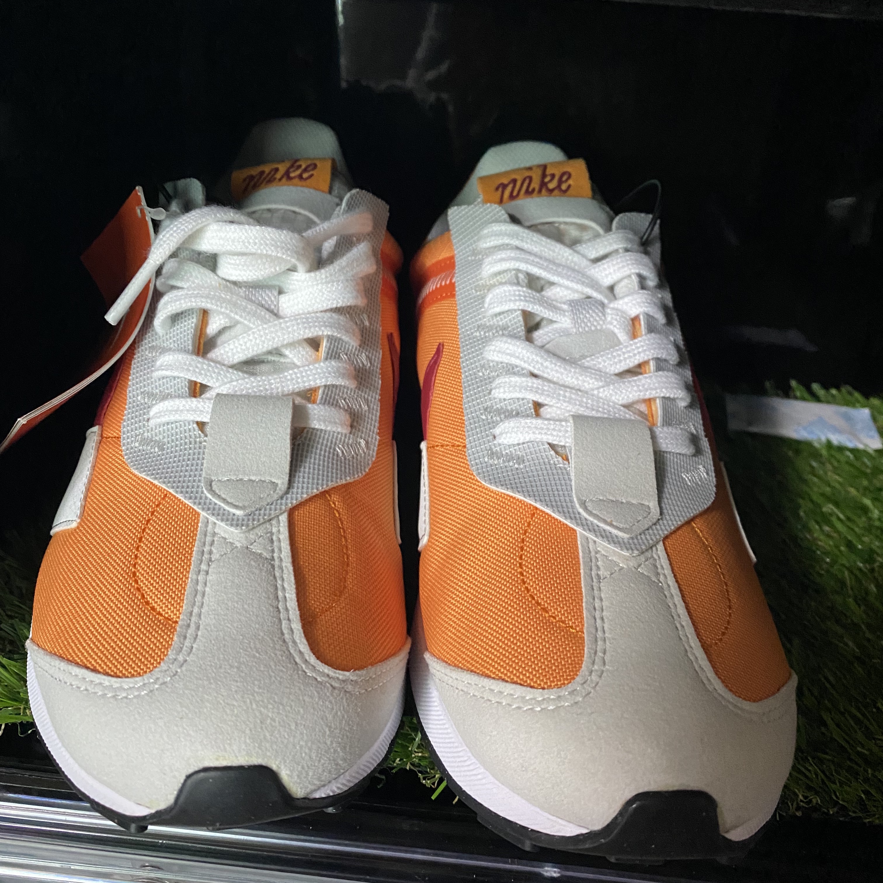 Nike Air Max Pre-Day Kumquat 착용 스타일 - 3