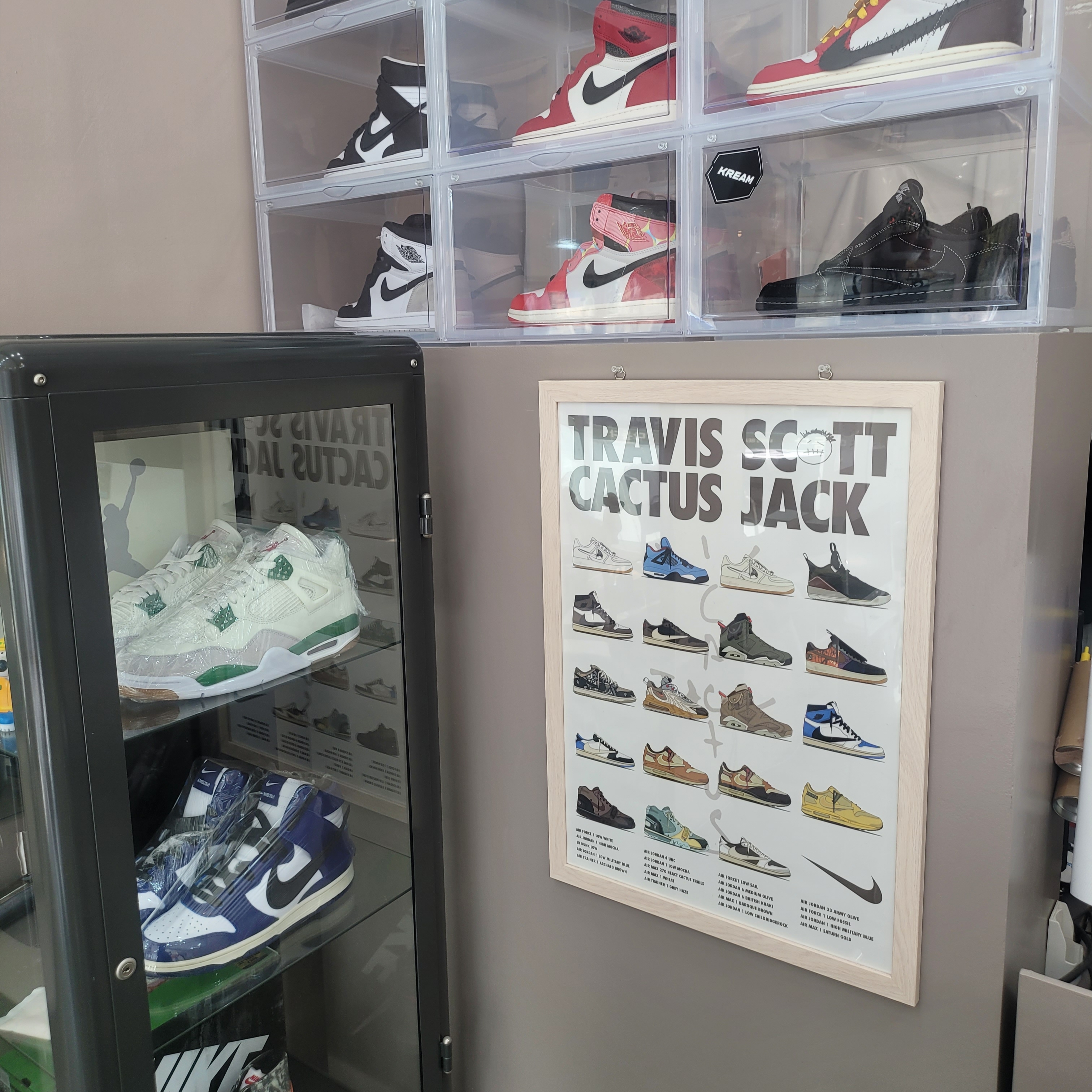 (W) Jordan 1 x Teyana Taylor Zoom CMFT 2 Gym Red, Jordan 1 Retro High Spider-Man Next Chapter 착용 스타일 - 3